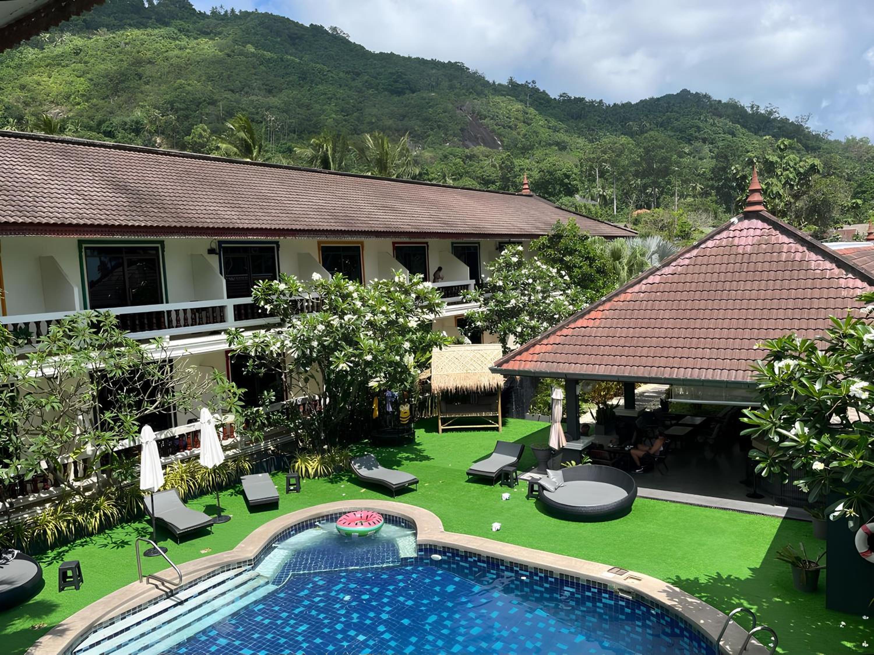One-Bedroom Apartment with Balcony and Mountain View   - Photo 12