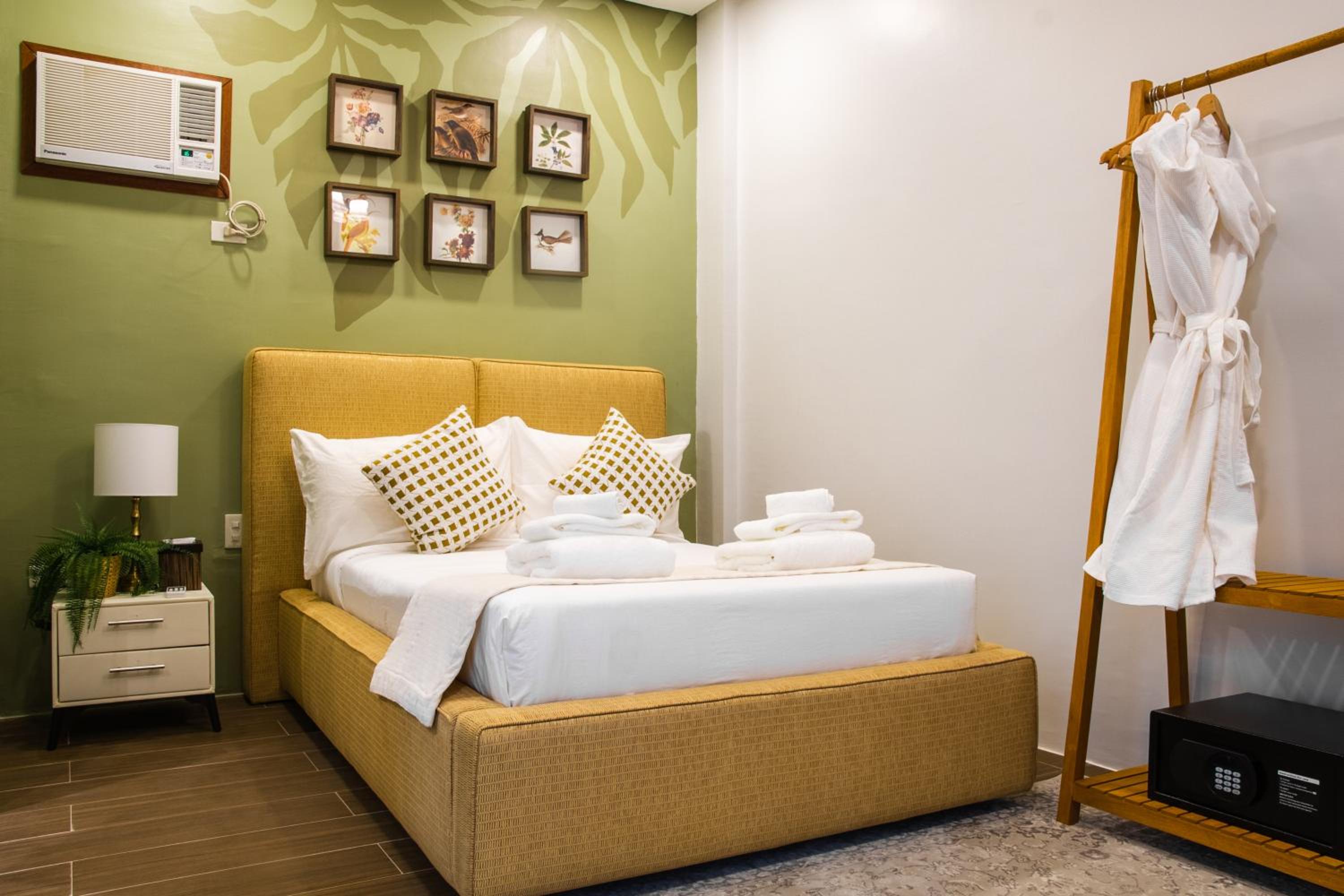 Balayan Queen Room photo 3