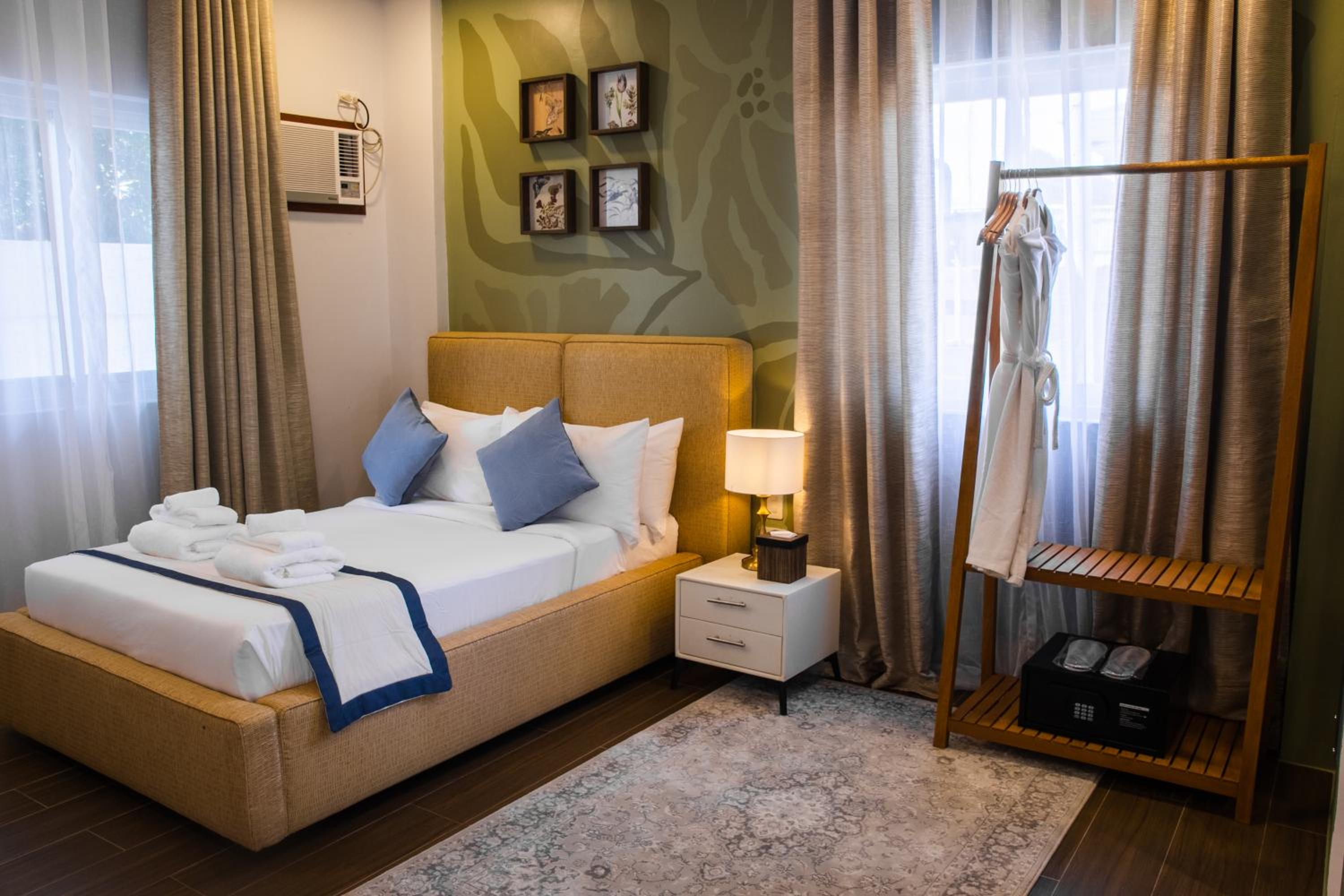Balayan Queen Room photo 2