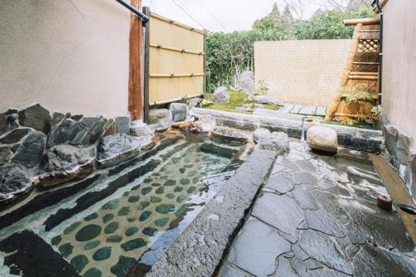 Family Room with Private Bathroom - Photo 3