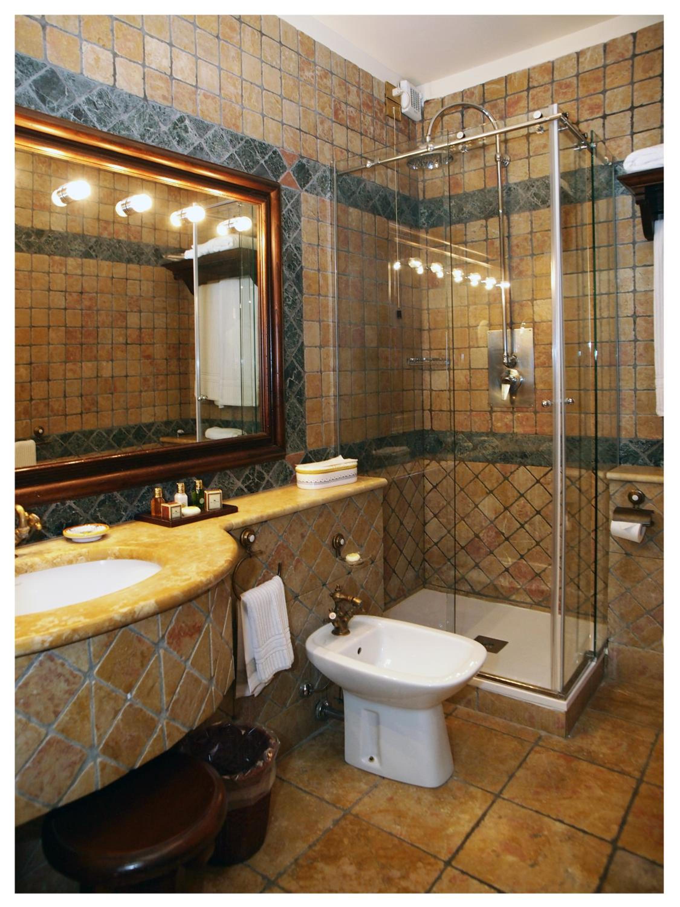 Superior Room - Photo 7