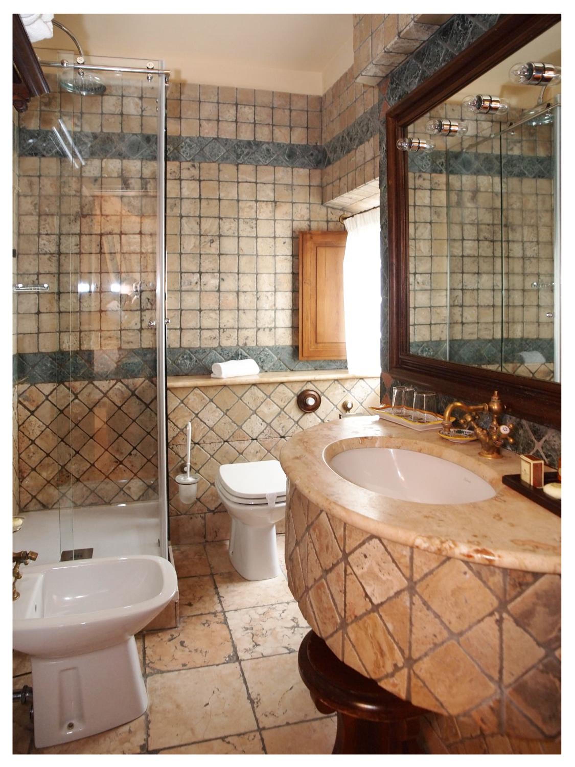 Superior Suite - Photo 12
