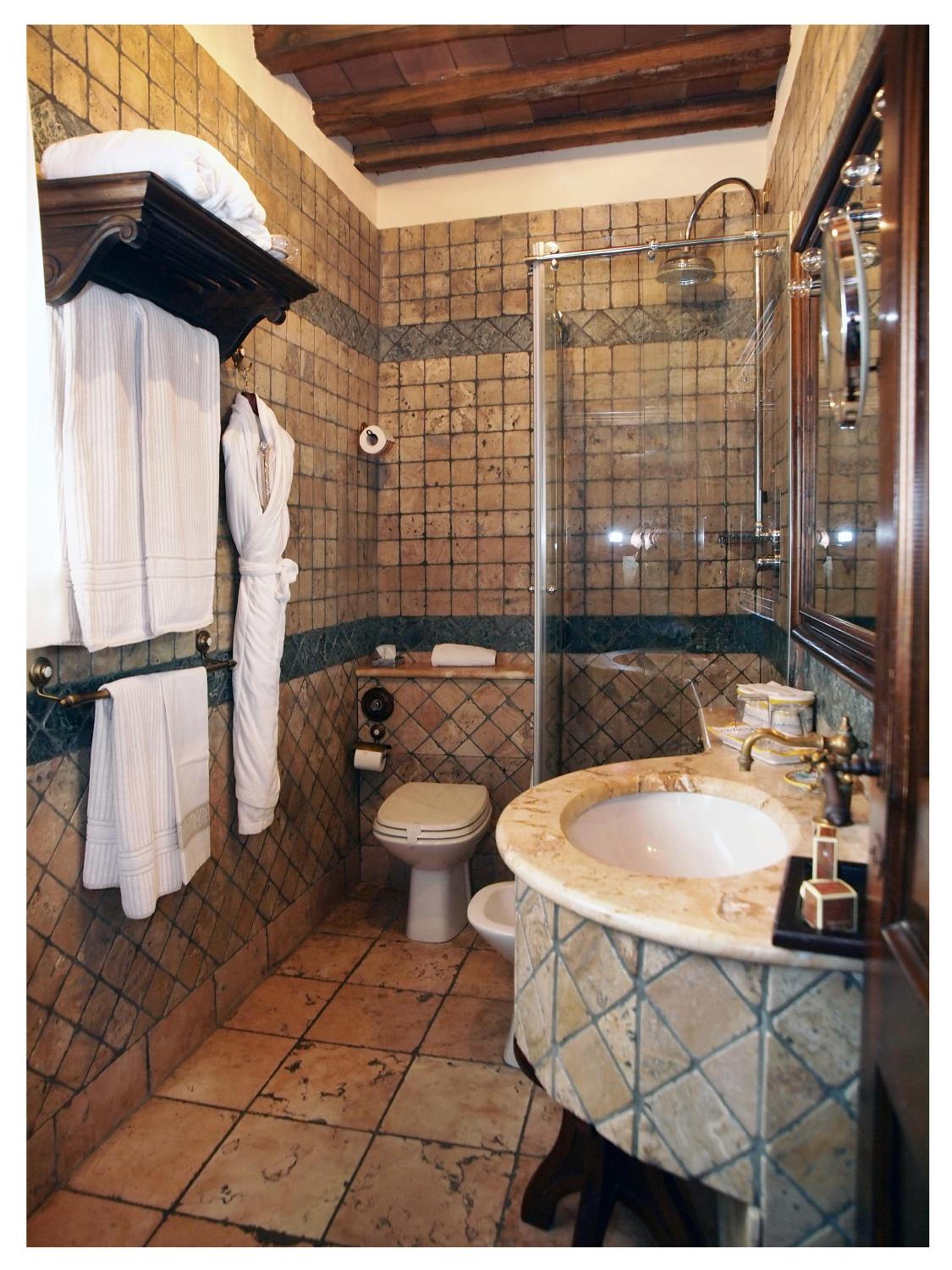 Suite - Photo 2