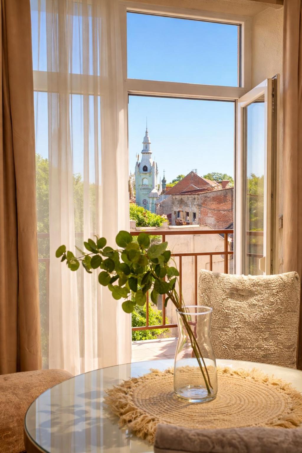 One-Bedroom Apartment with Balcony and City View photo 3
