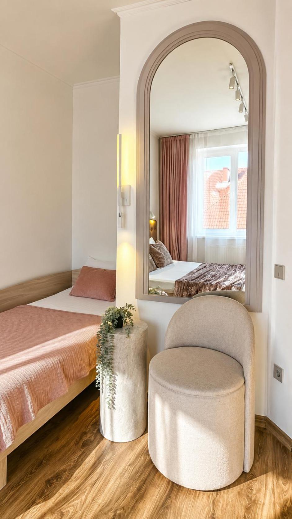 One-Bedroom Apartment with Balcony and City View photo 2