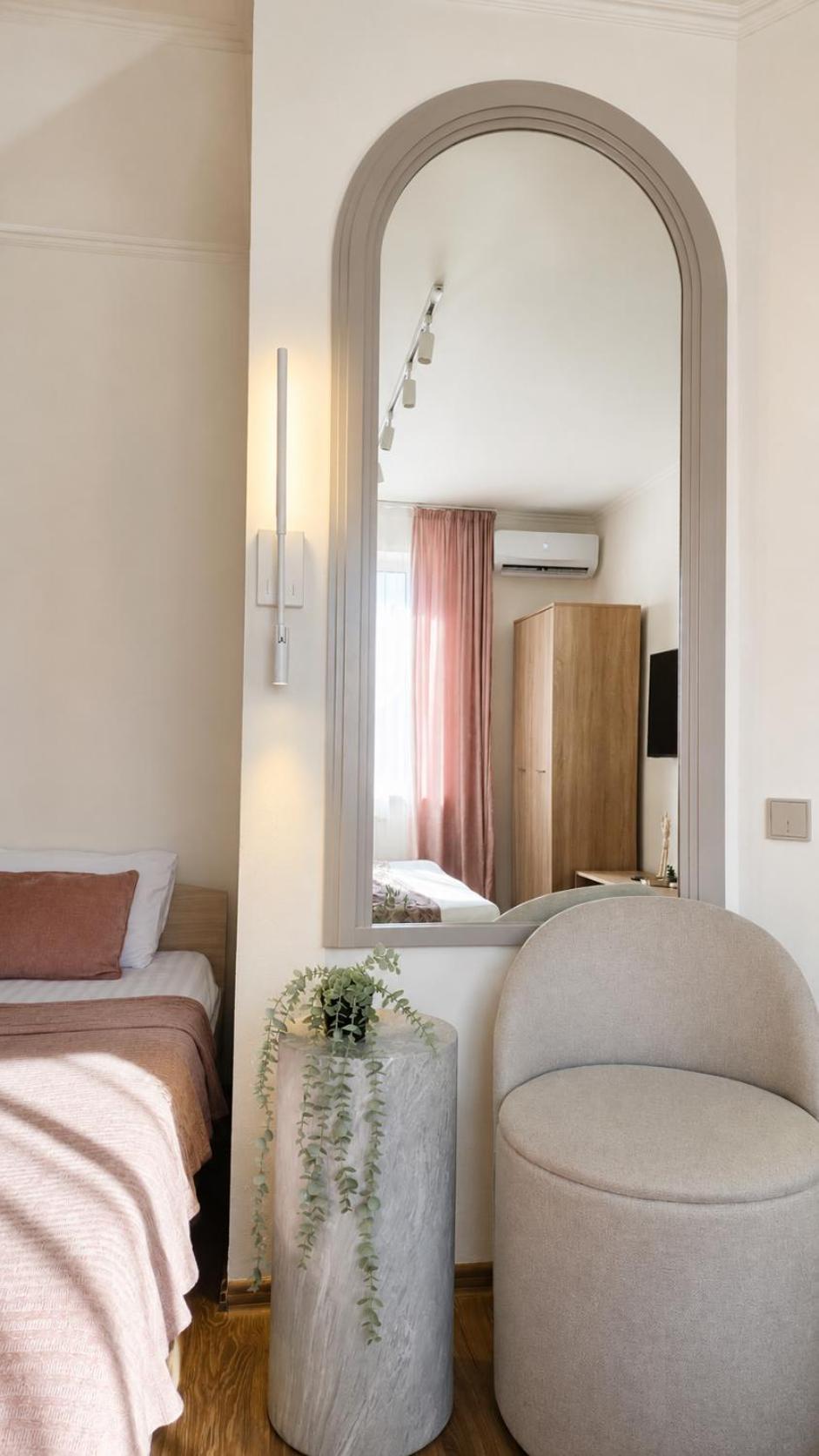 One-Bedroom Apartment with Balcony and City View photo 3