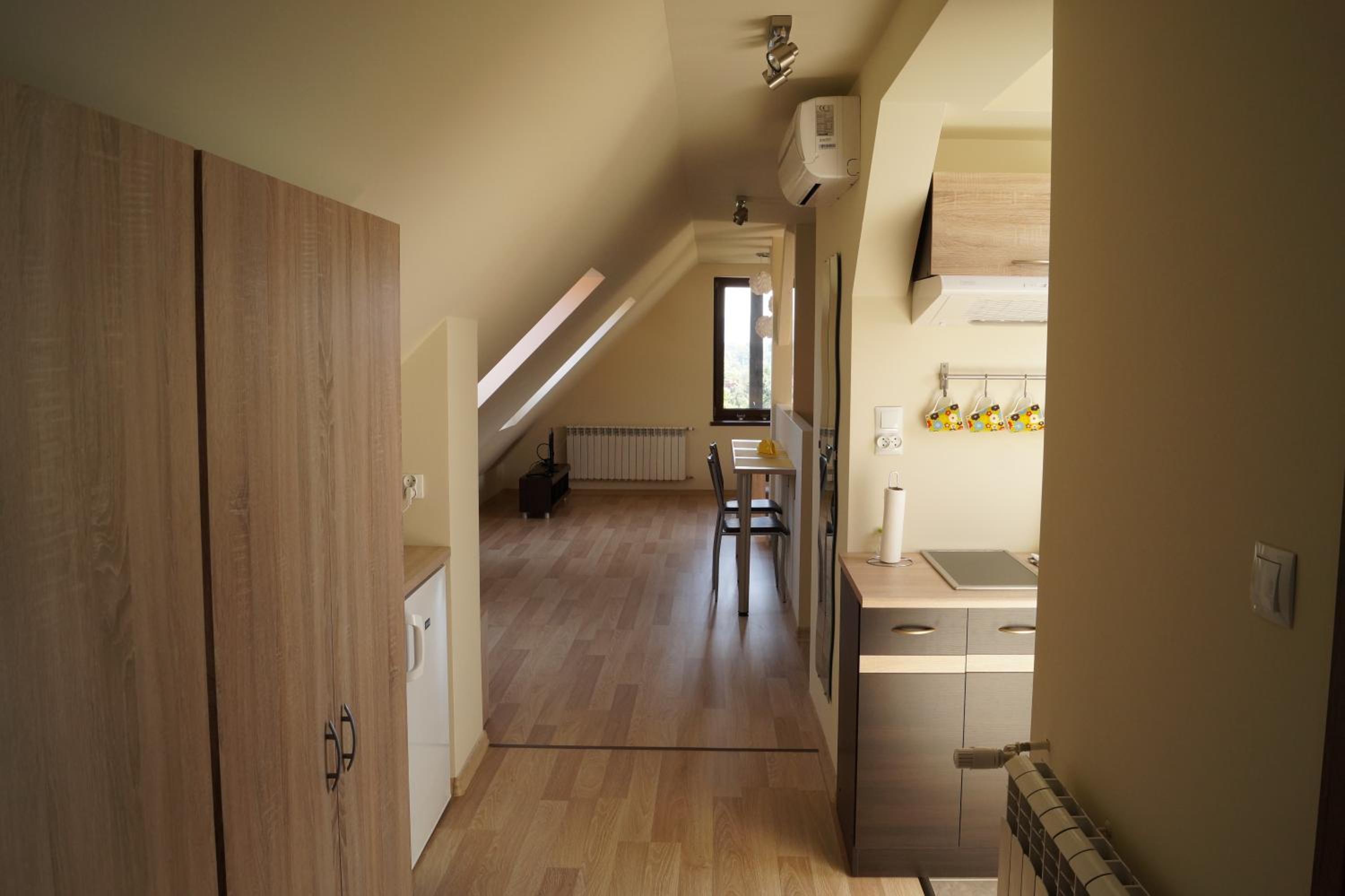 Apartment with Mountain View - Photo 3