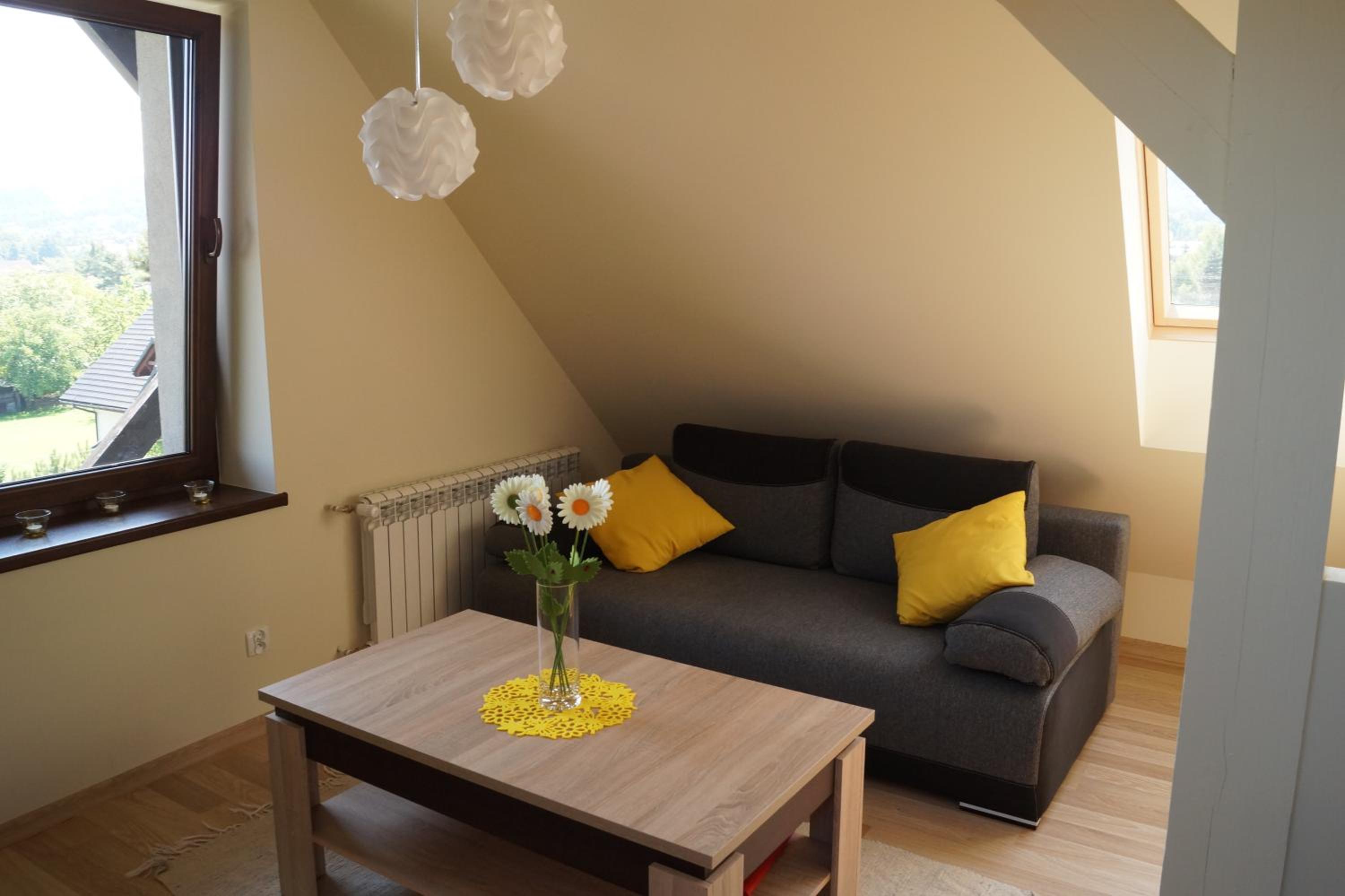Apartment with Mountain View - Photo 1