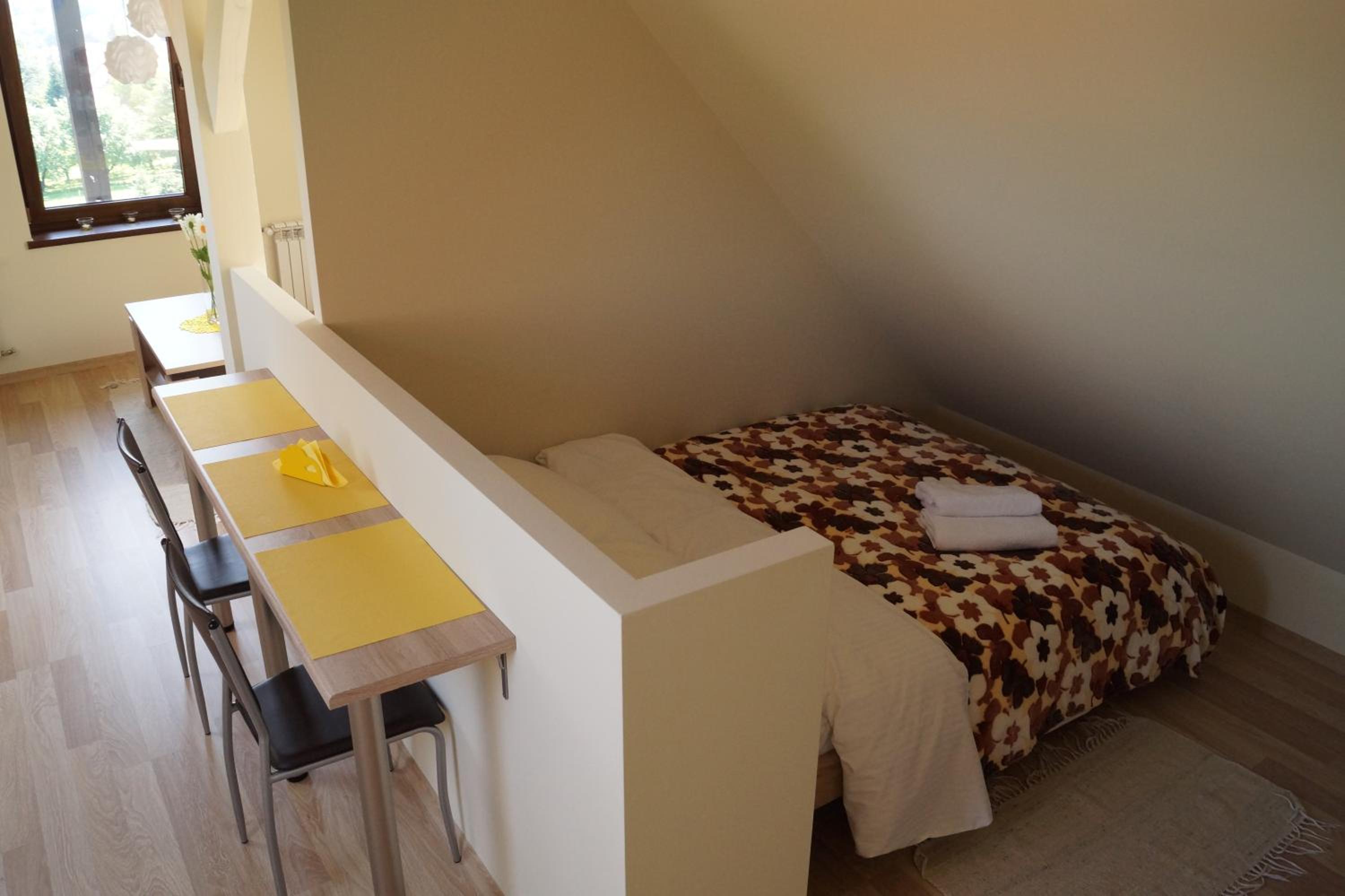 Apartment with Mountain View - Photo 2