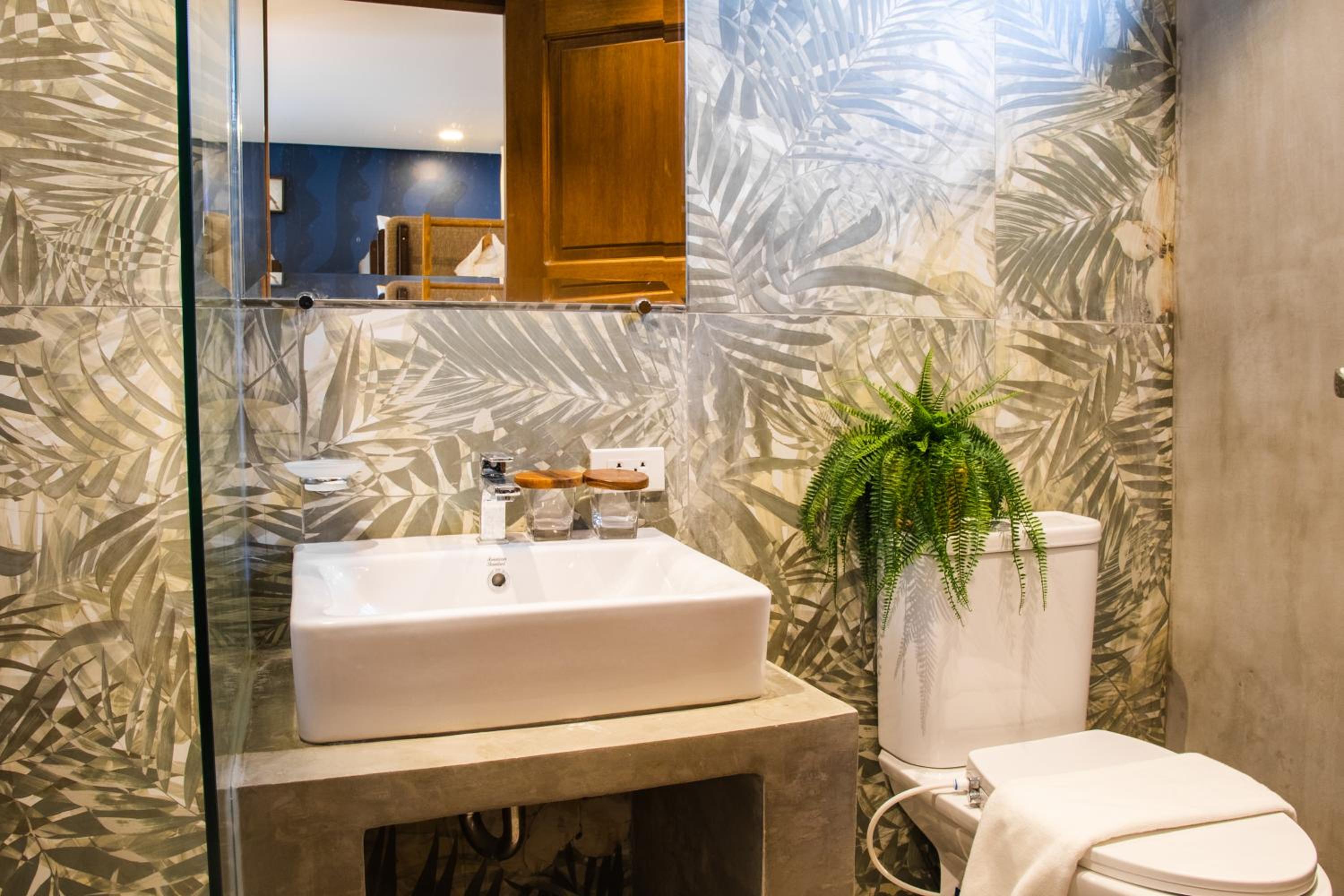 Balayan Family Room photo 2