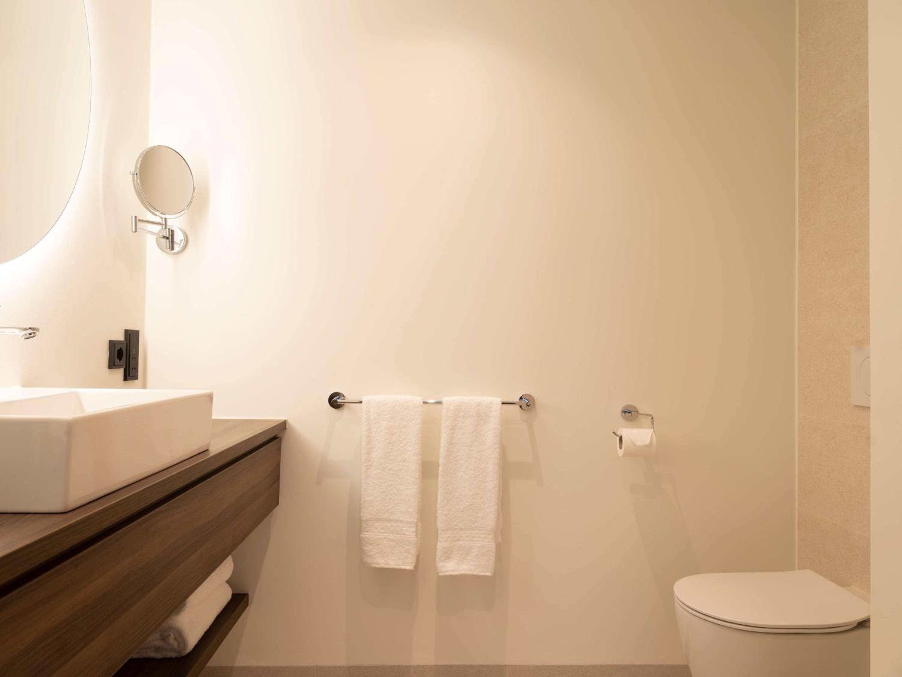 King Guest Room - Photo 1