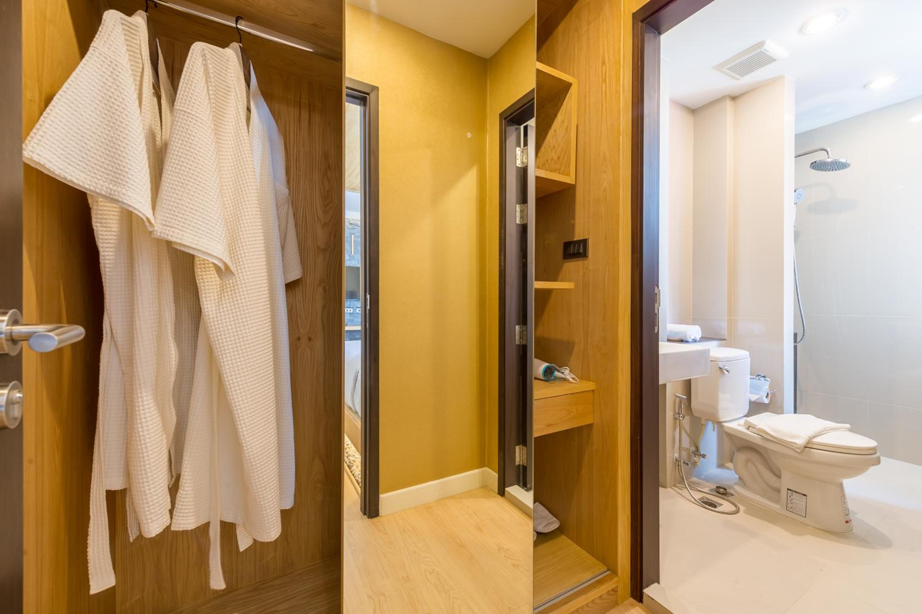 Deluxe Double Room with Balcony photo 2