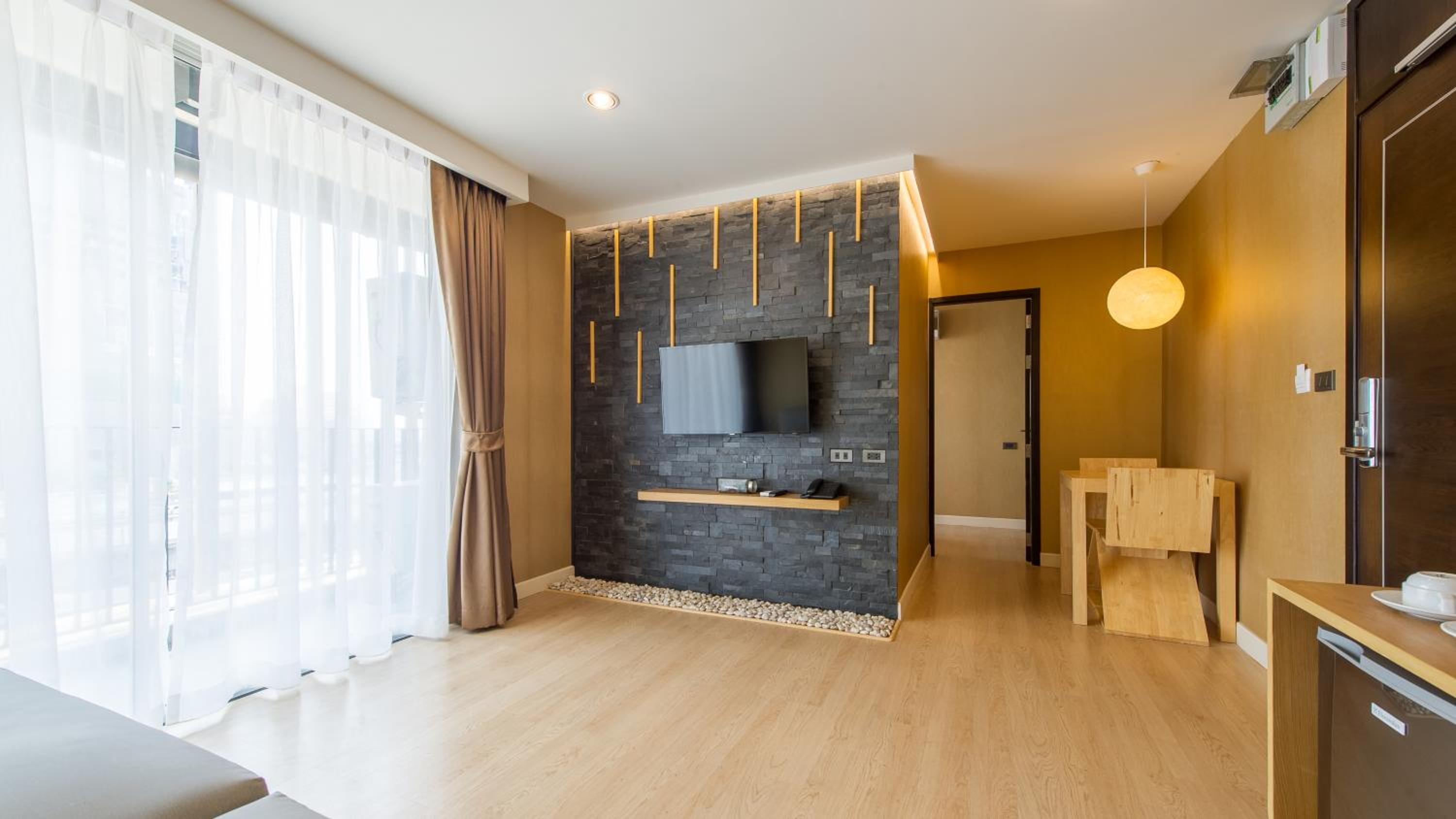 Deluxe Double Room with Balcony photo 3