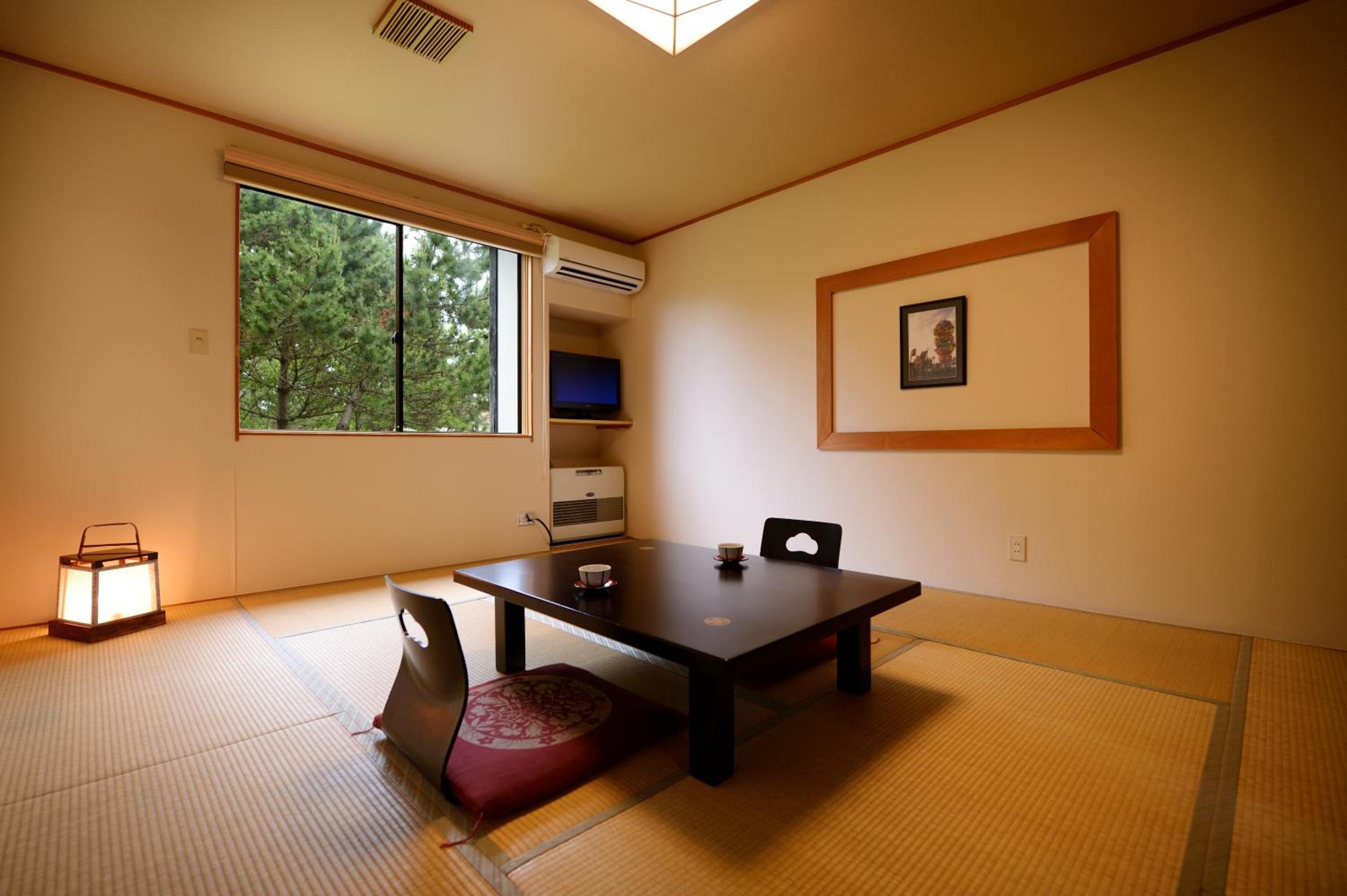 Japanese-Style Standard Room with Shared Bathroom and Private Toilet photo 1