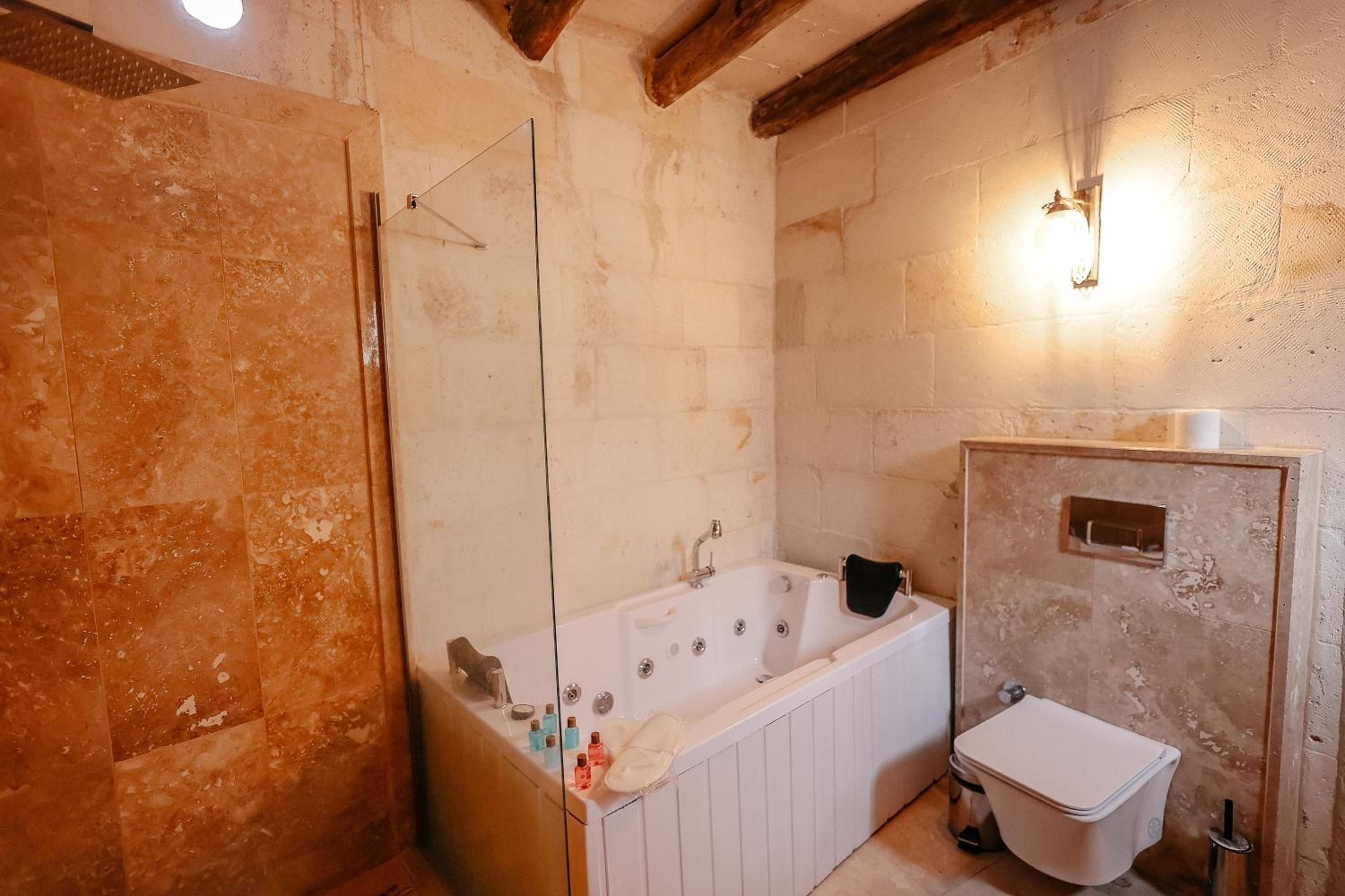 Deluxe Double Room with Balcony photo 1