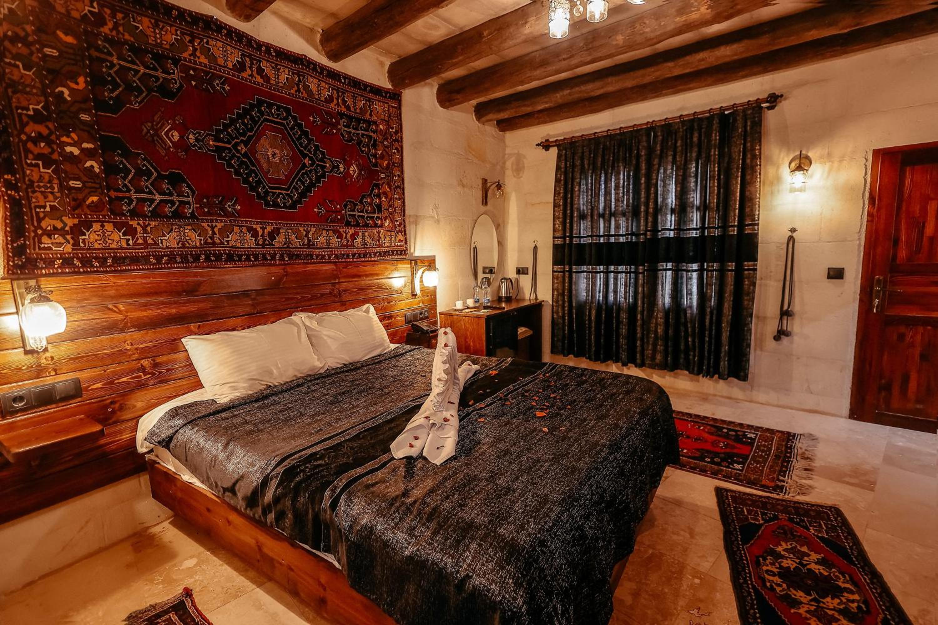 Deluxe Double Room with Balcony photo 3