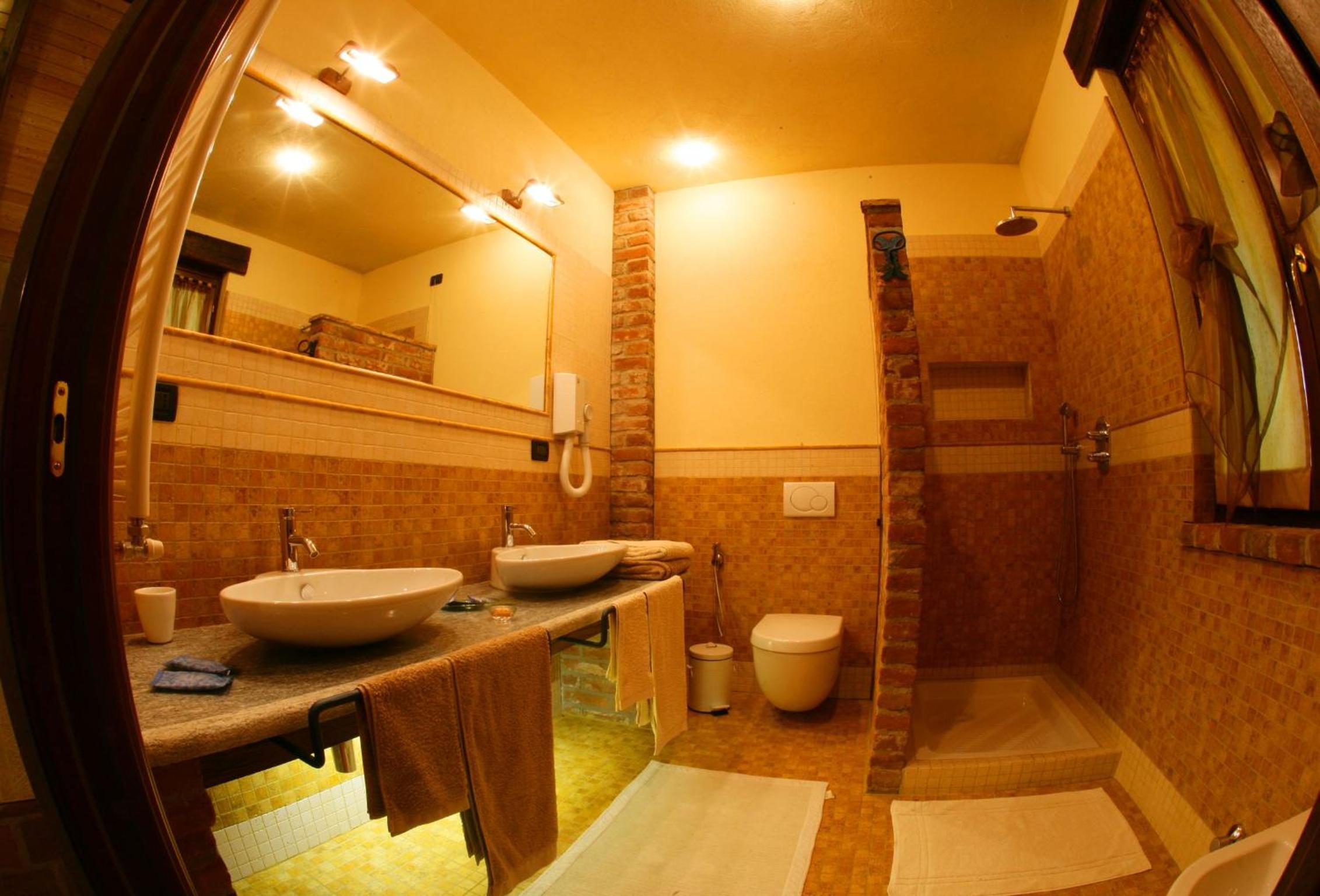 Double Room - Photo 16