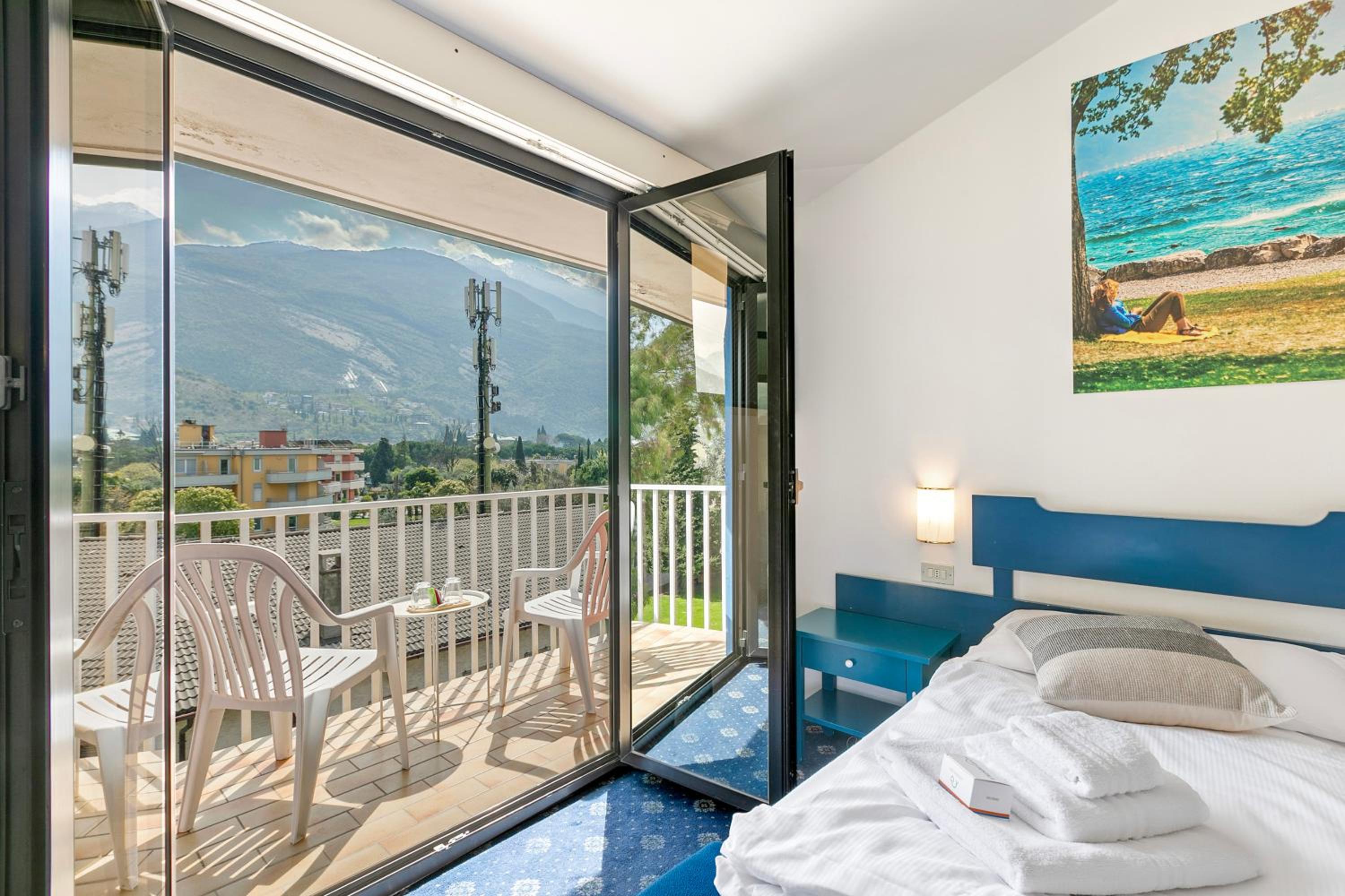 Double Room with Lake View 6