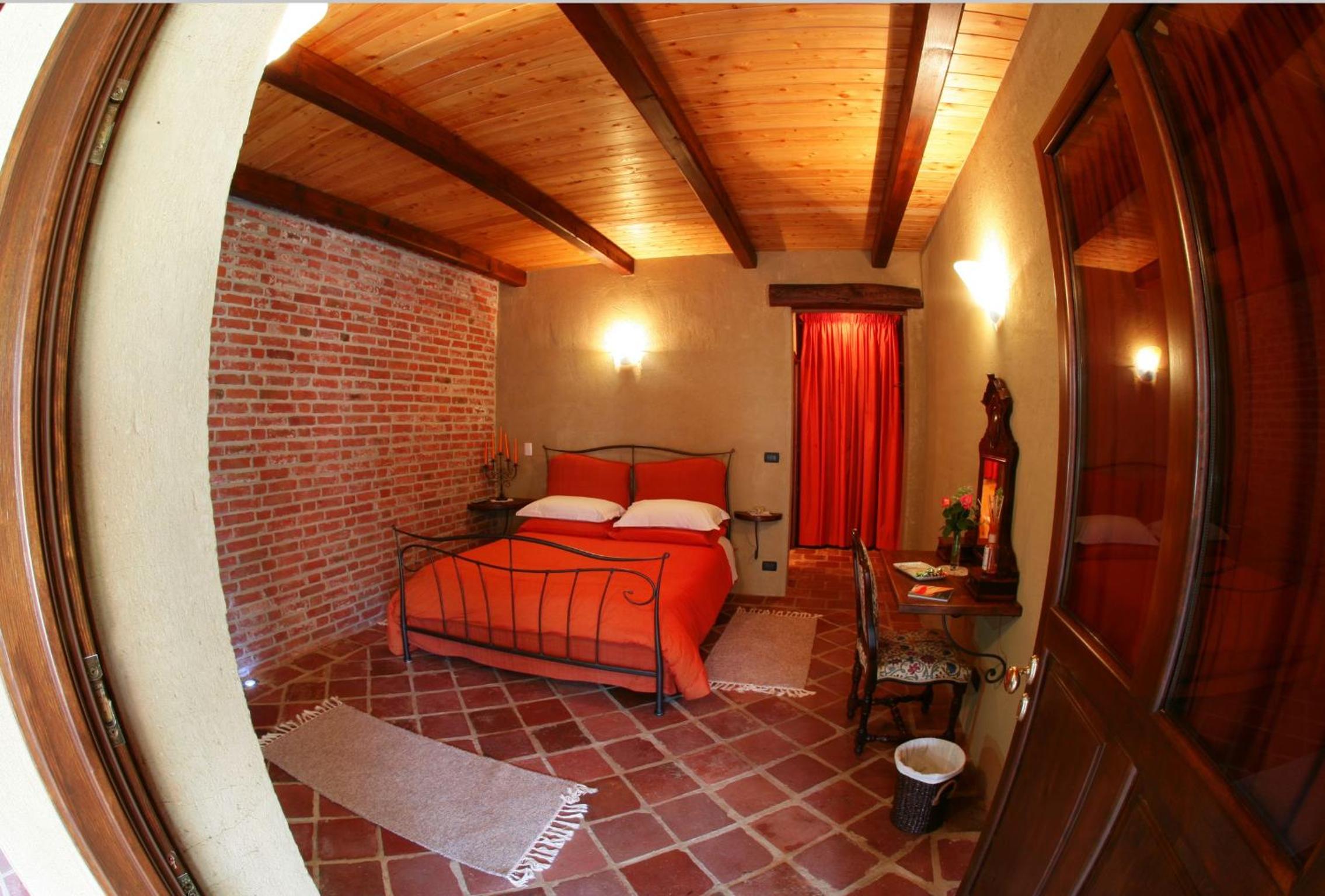 Double Room - Photo 8