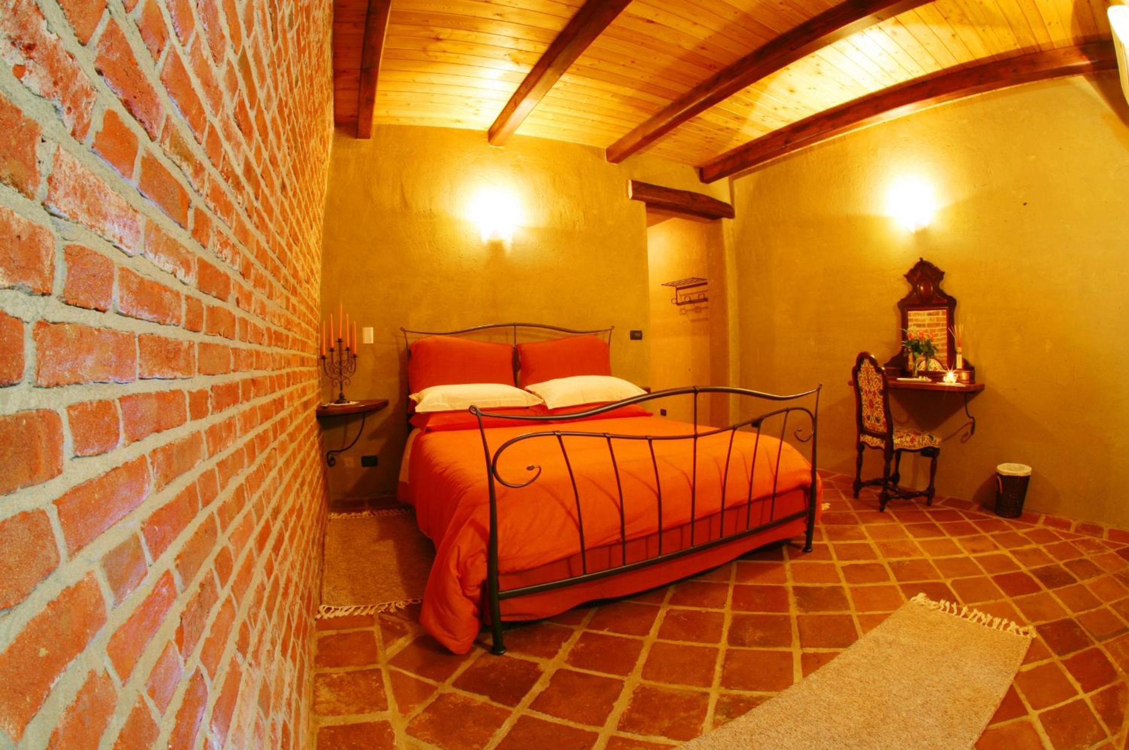 Double Room - Photo 9