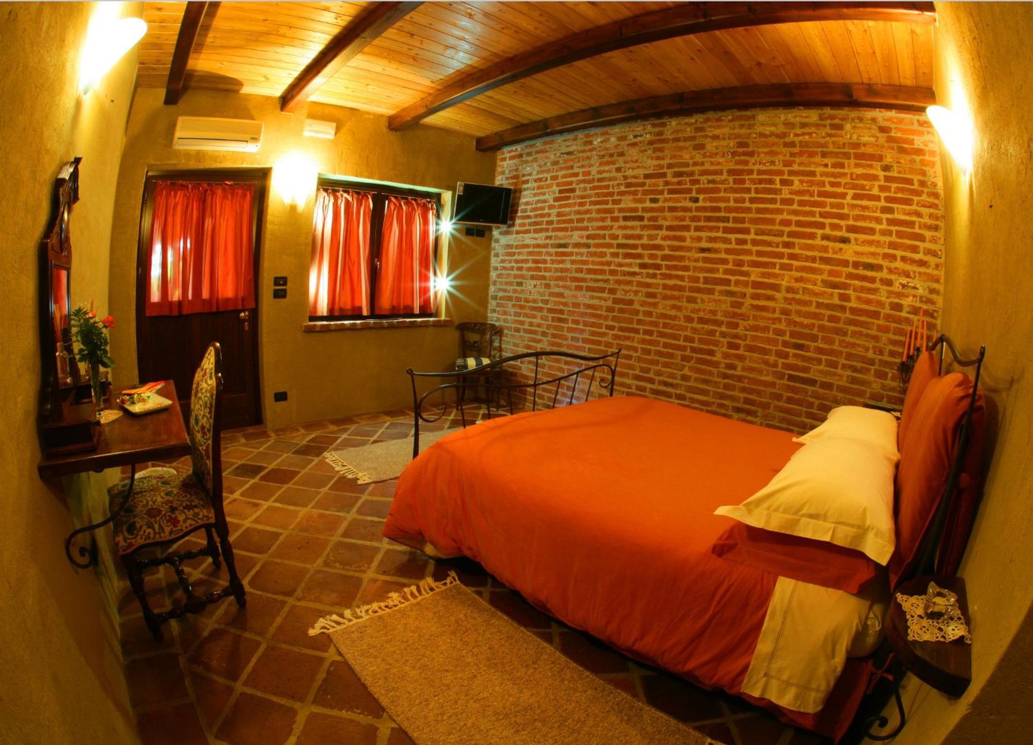 Double Room - Photo 11