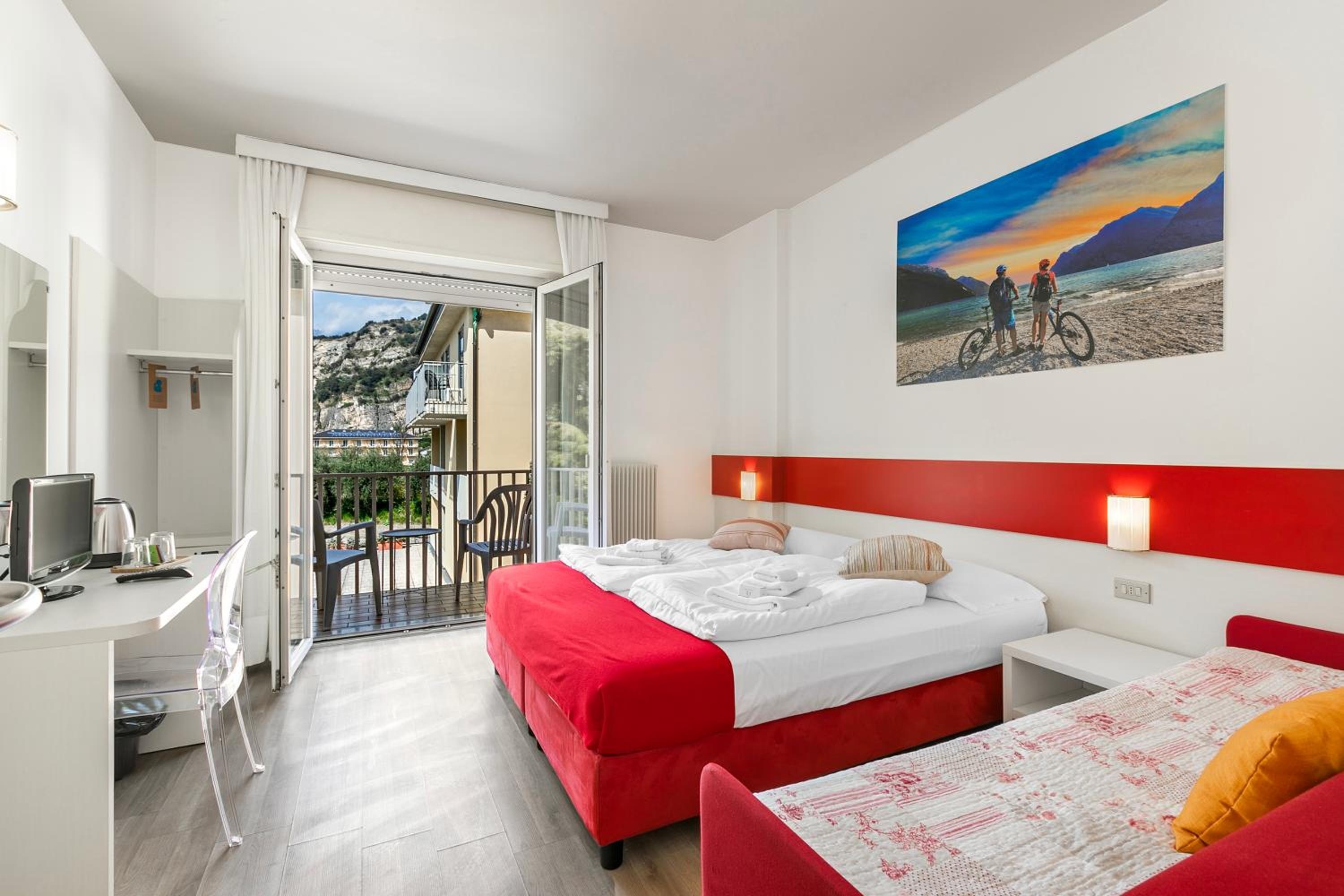Triple Room with Lake View 4