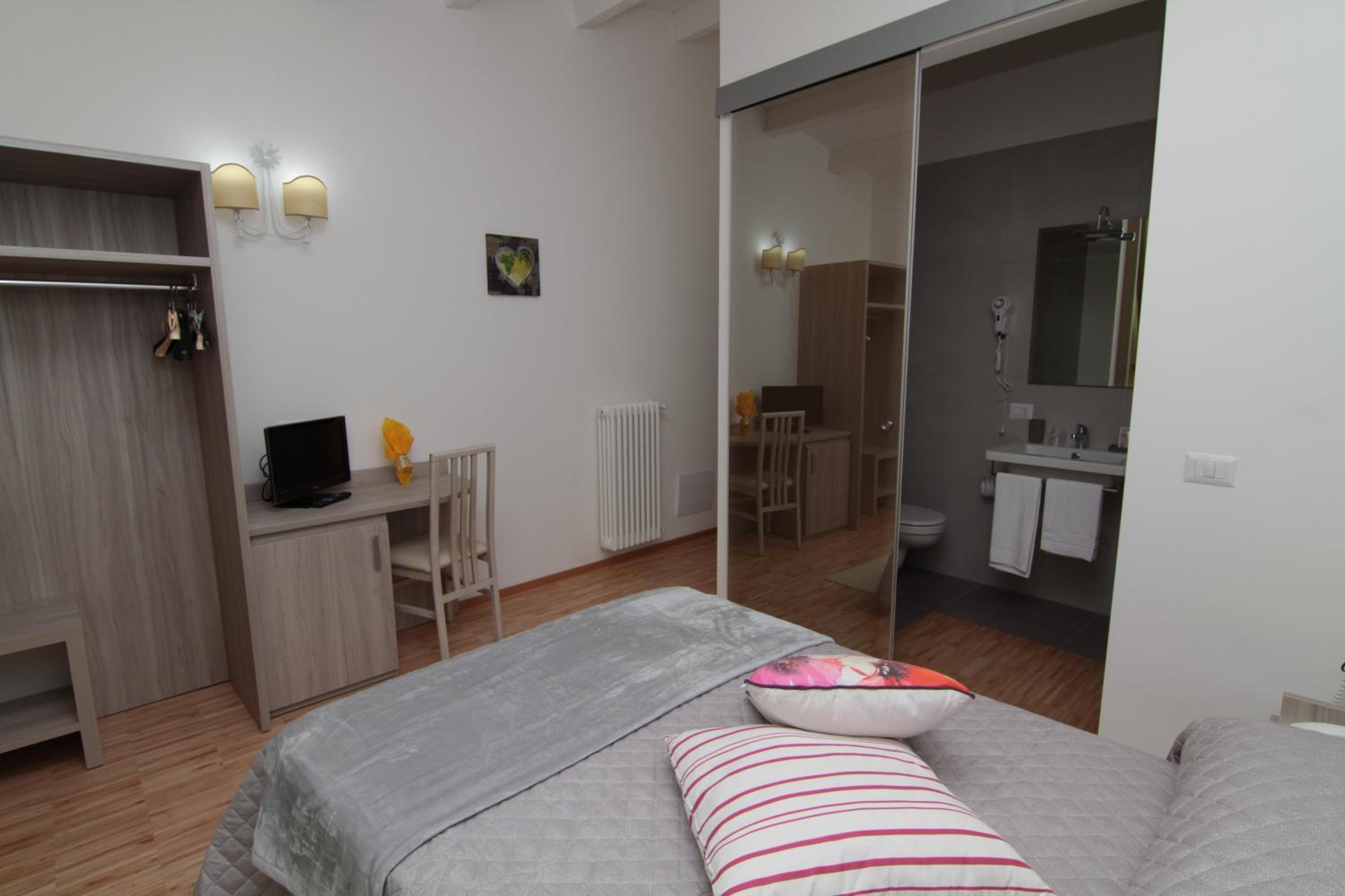 Deluxe Single Room photo 3