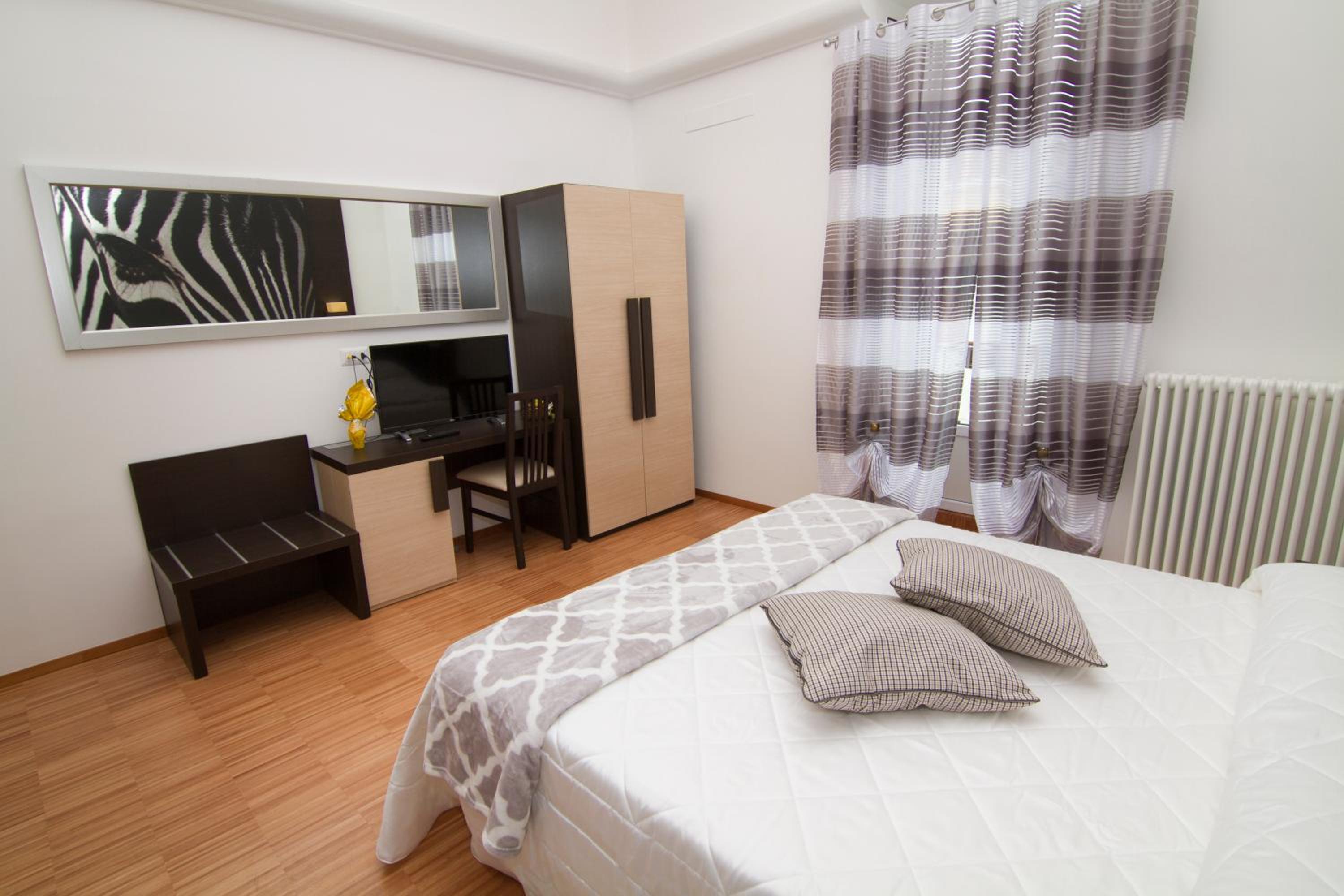Superior Double or Twin Room with City View photo 2