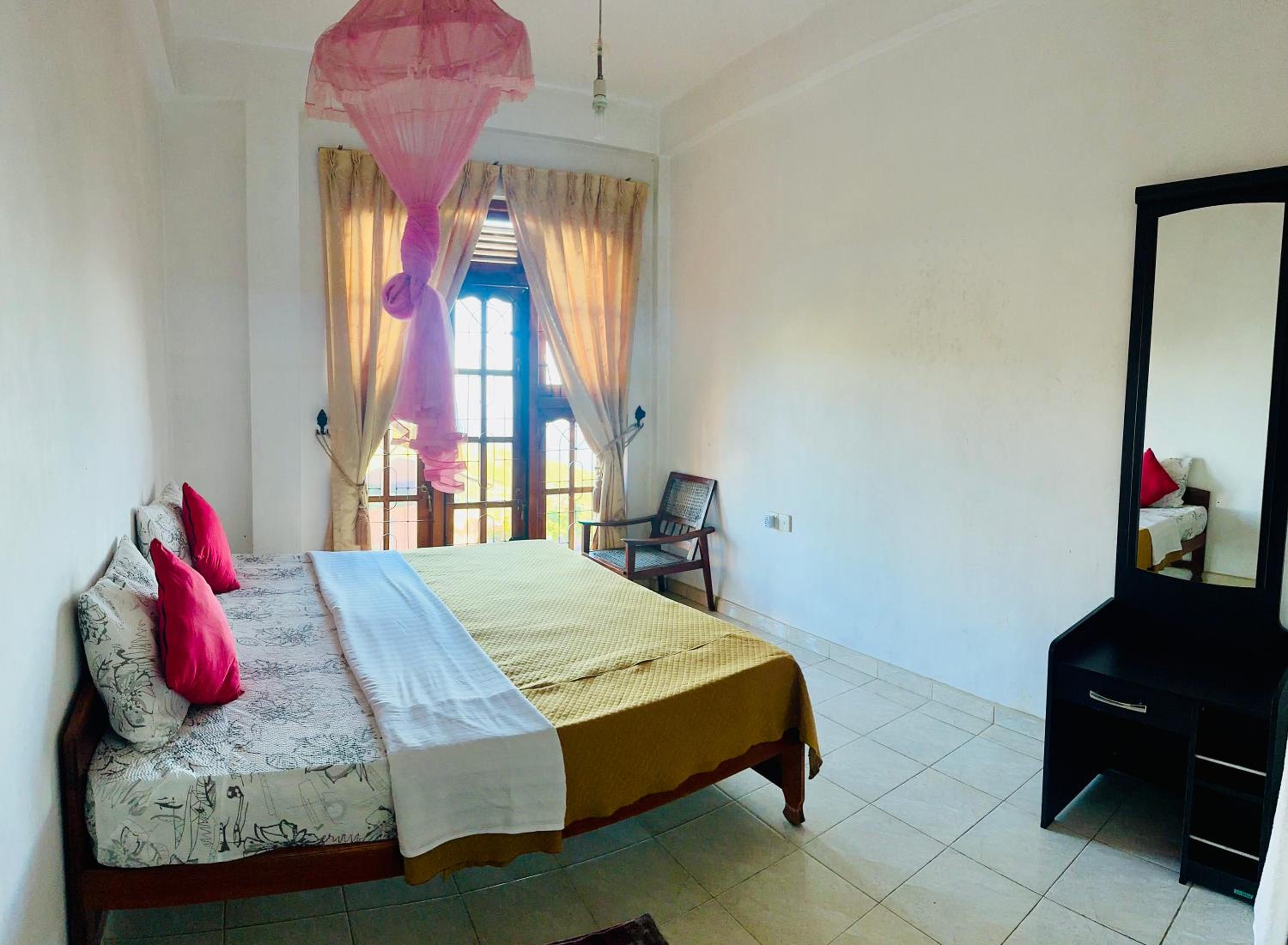 Budget Double Room photo 3
