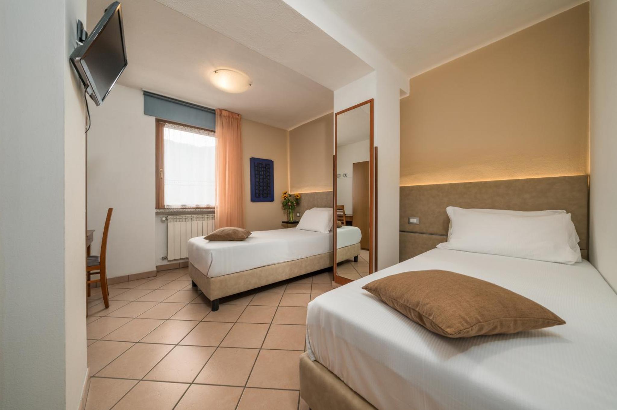 Standard Double or Twin Room photo 1
