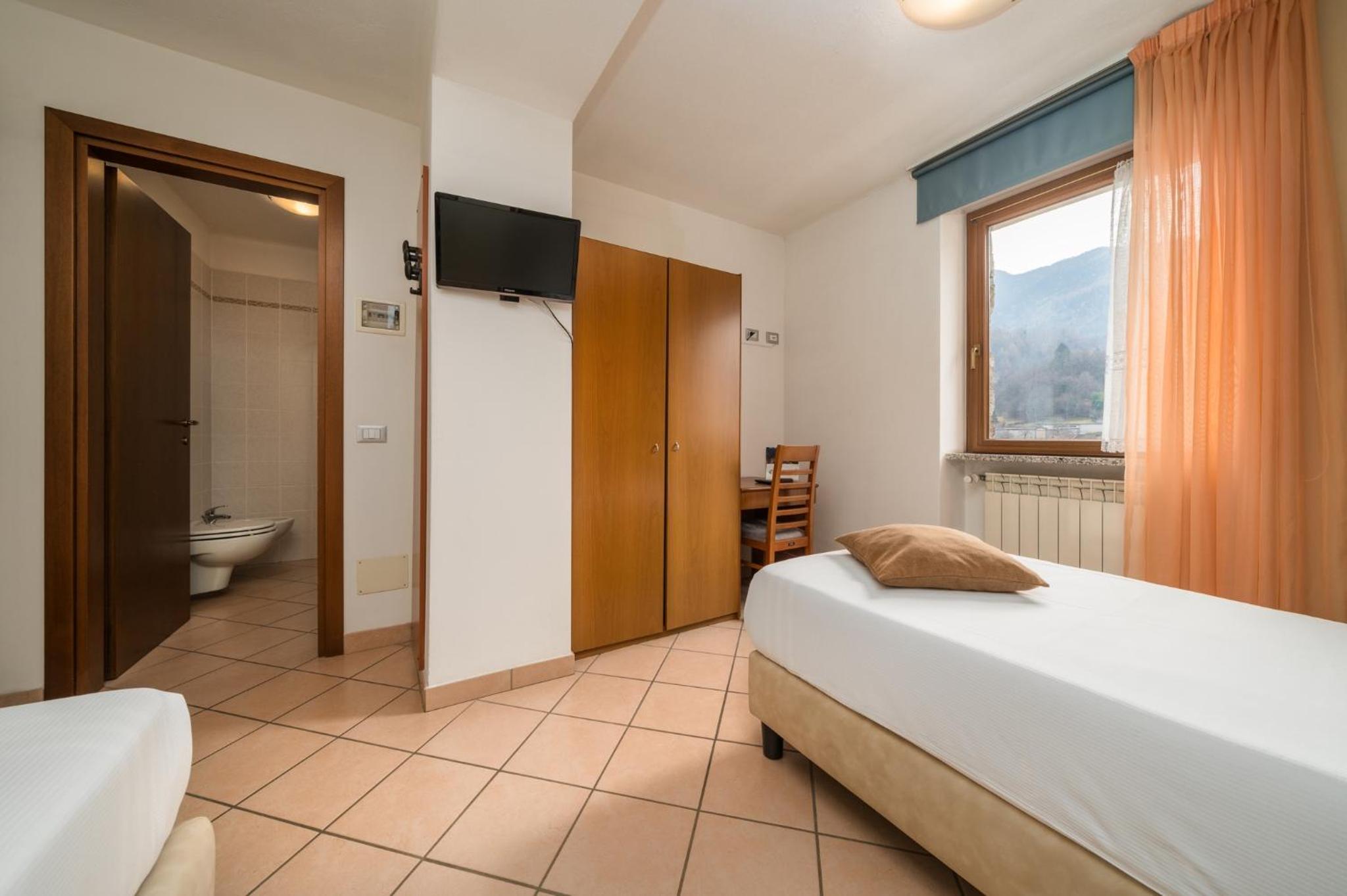 Standard Double or Twin Room photo 2