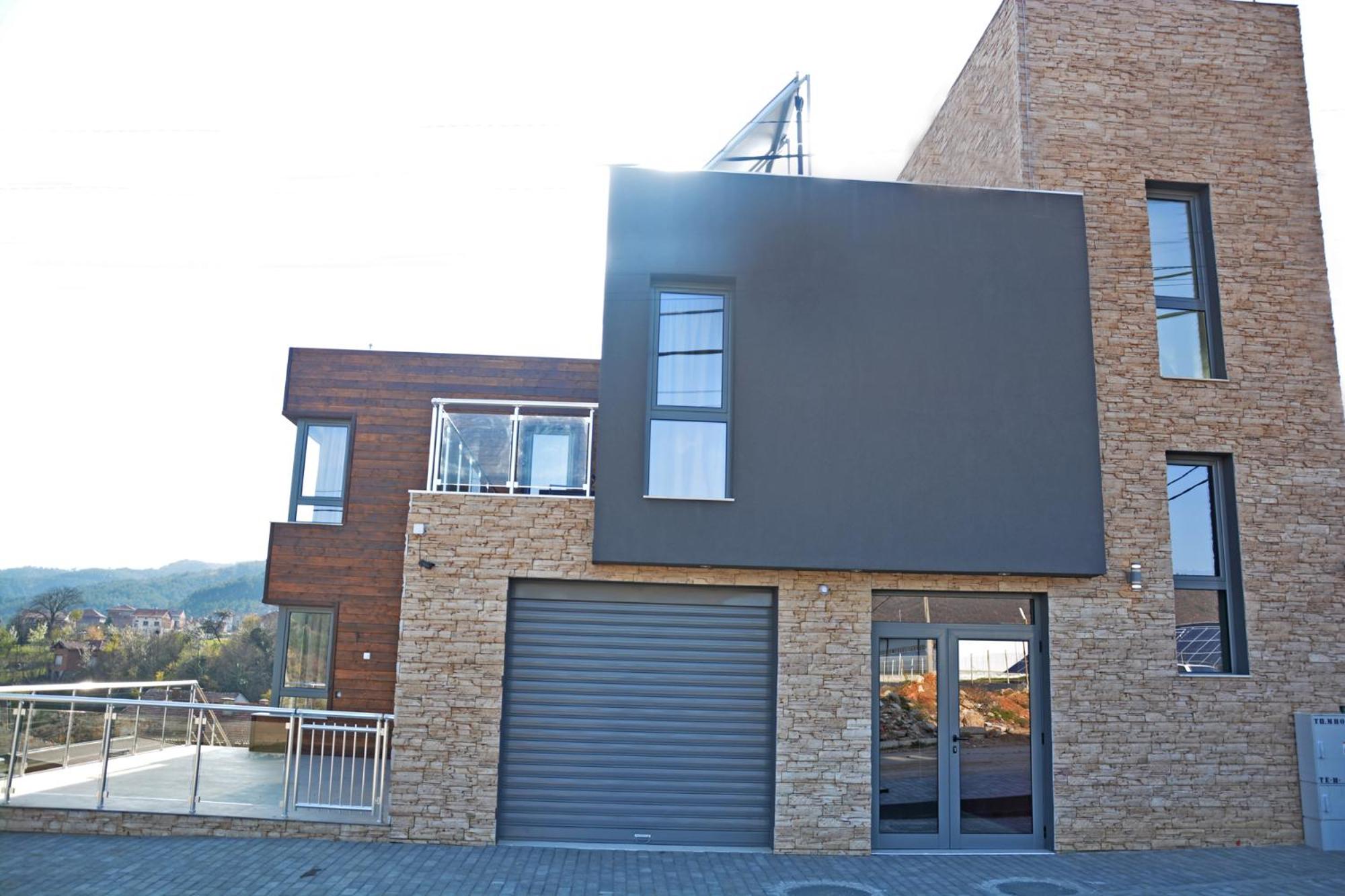 Villa - Photo 2