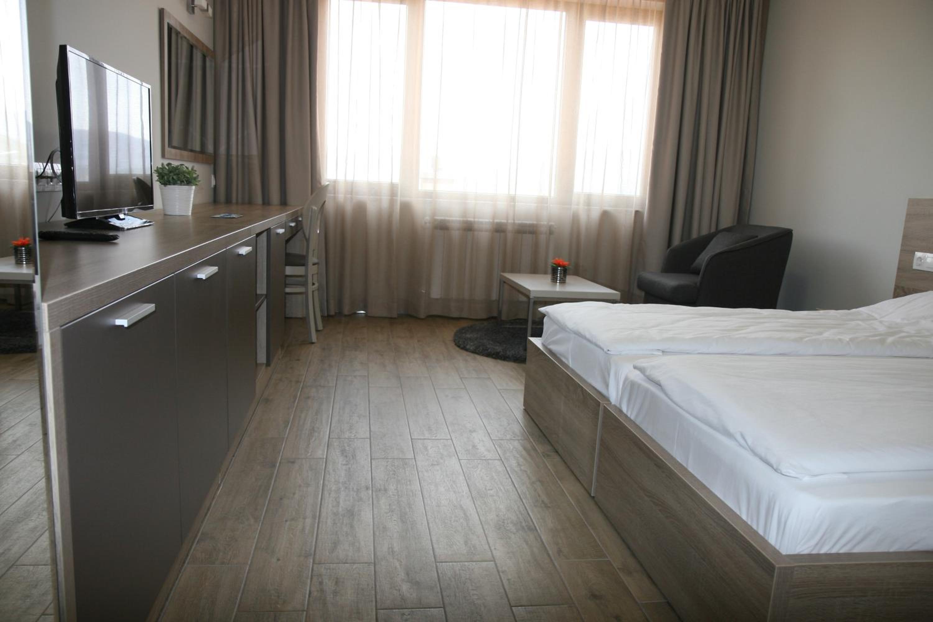Double Room with Lake View - Photo 1