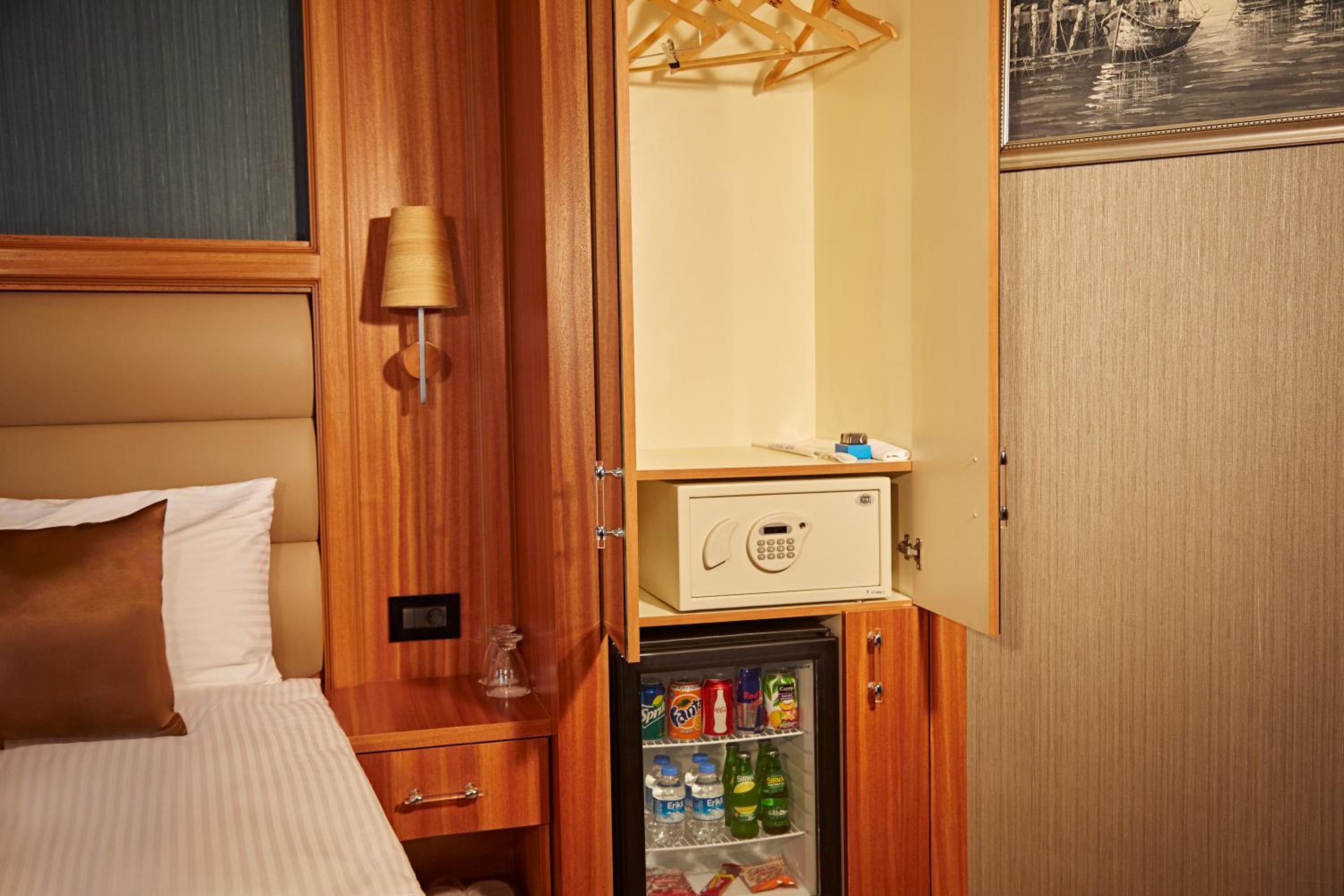 Single Room photo 3