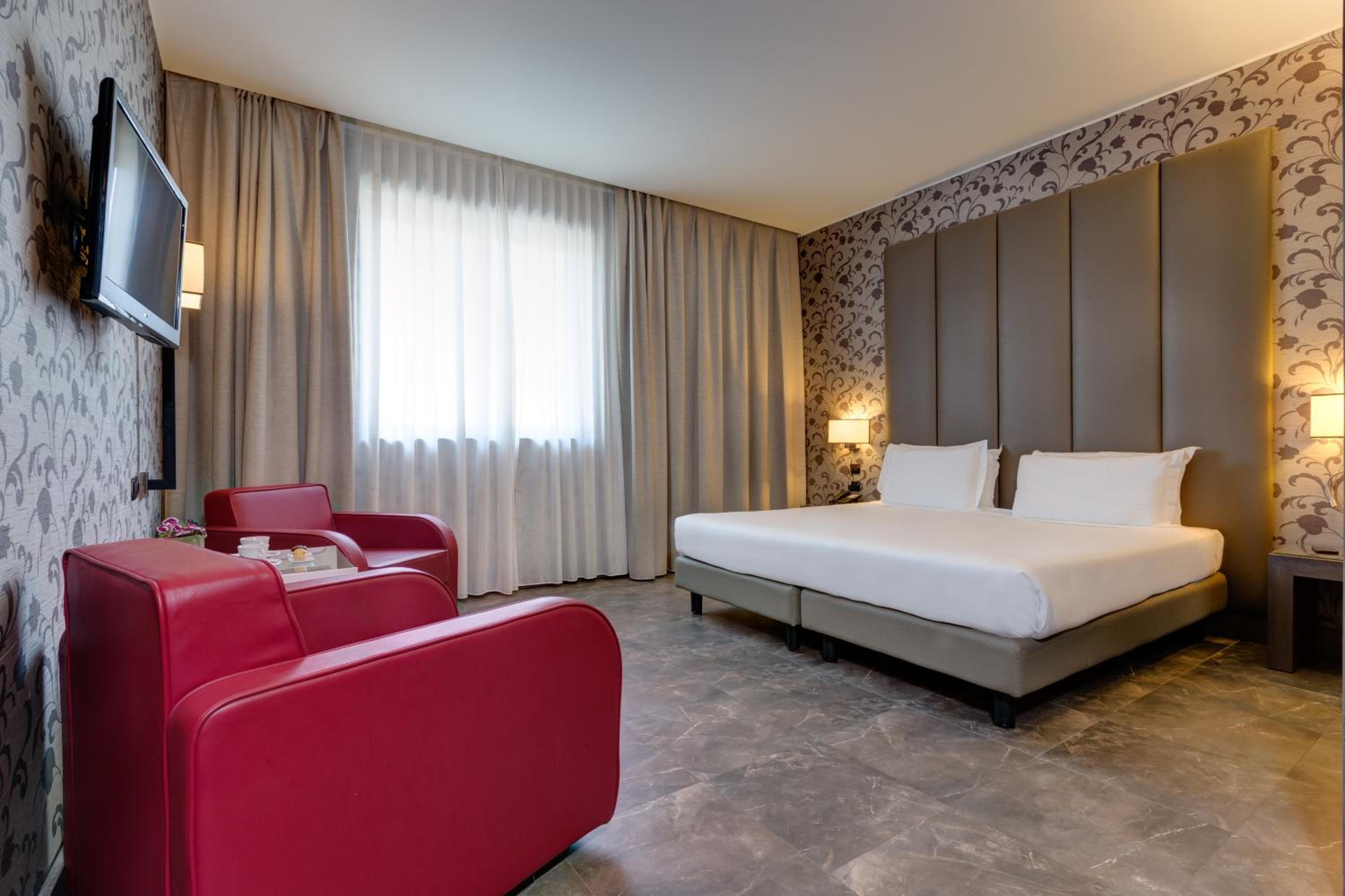 Double Room thumbnail 5