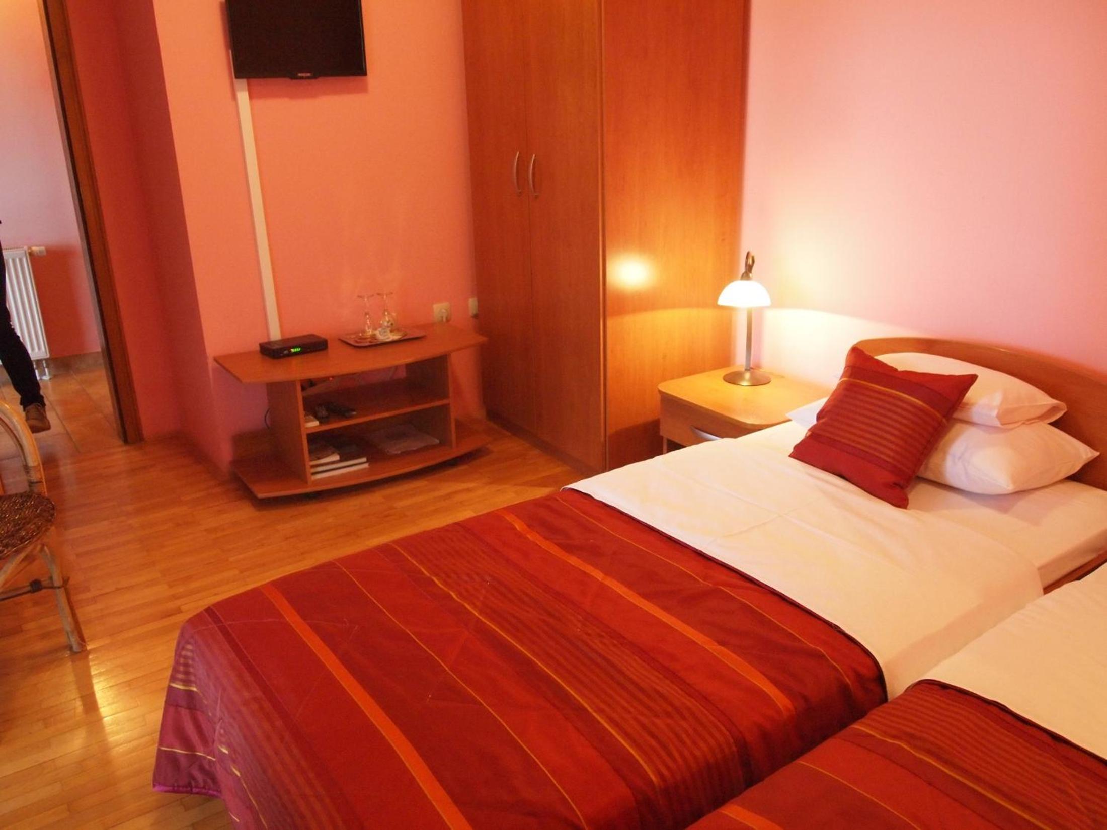 Double or Twin Room - Photo 2