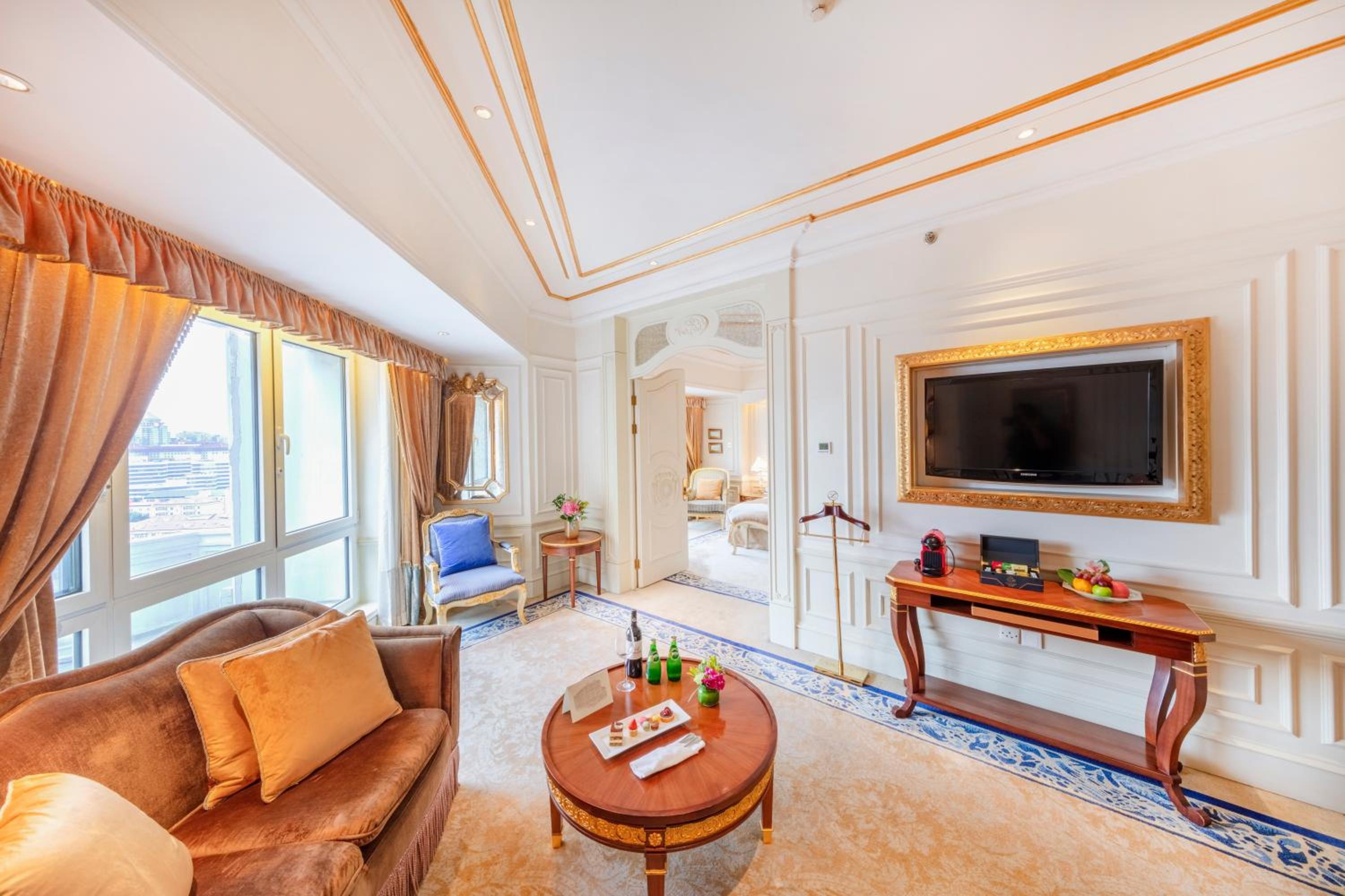 Christmas & New Year Package - Two-bedroom Family Suite (Dine-in at L café/Chinese Restaurant/Lobby Lounge including beverages enjoying a 30% discount)