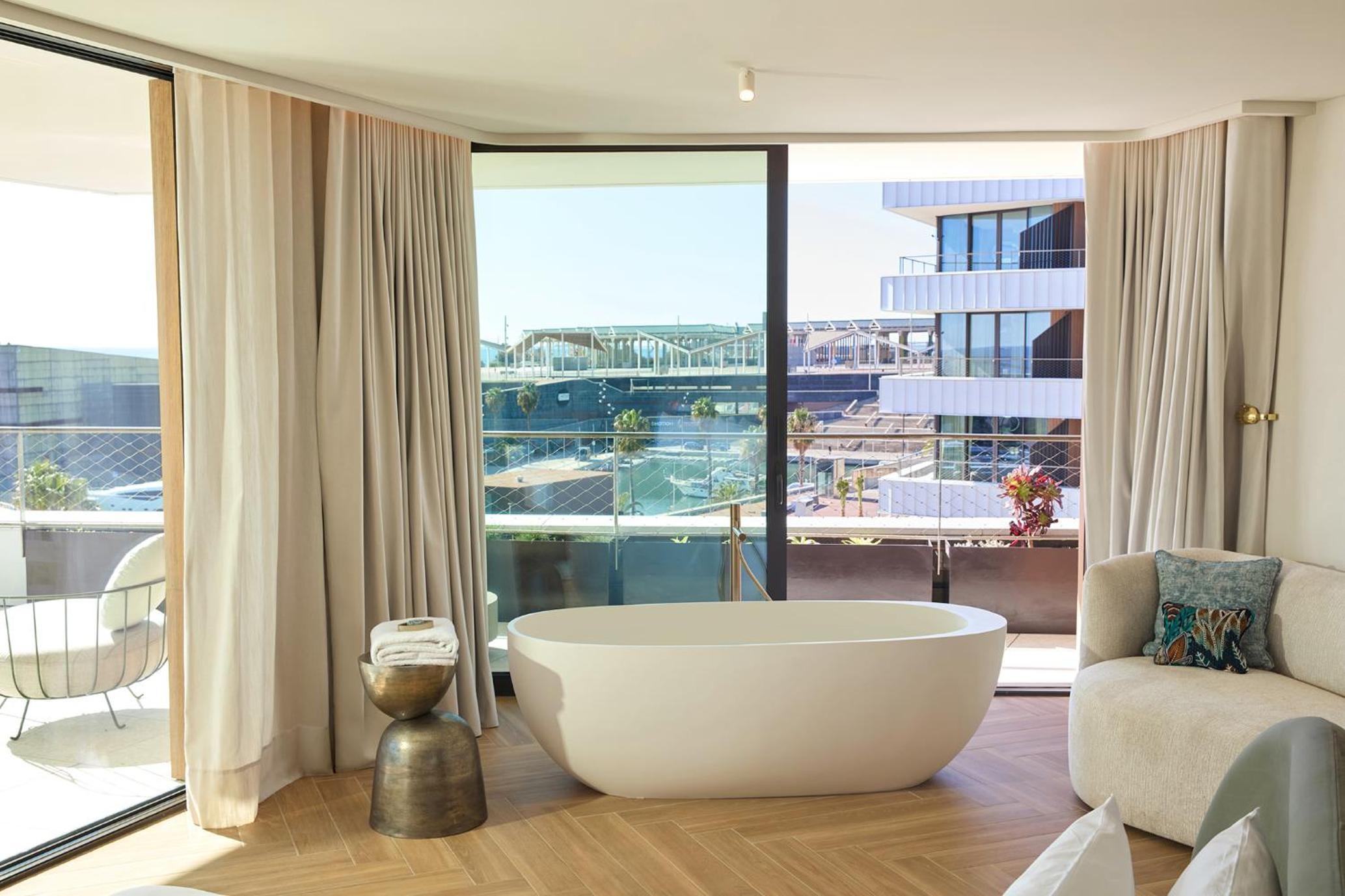 Luxuriate Suite with Marina View photo 3