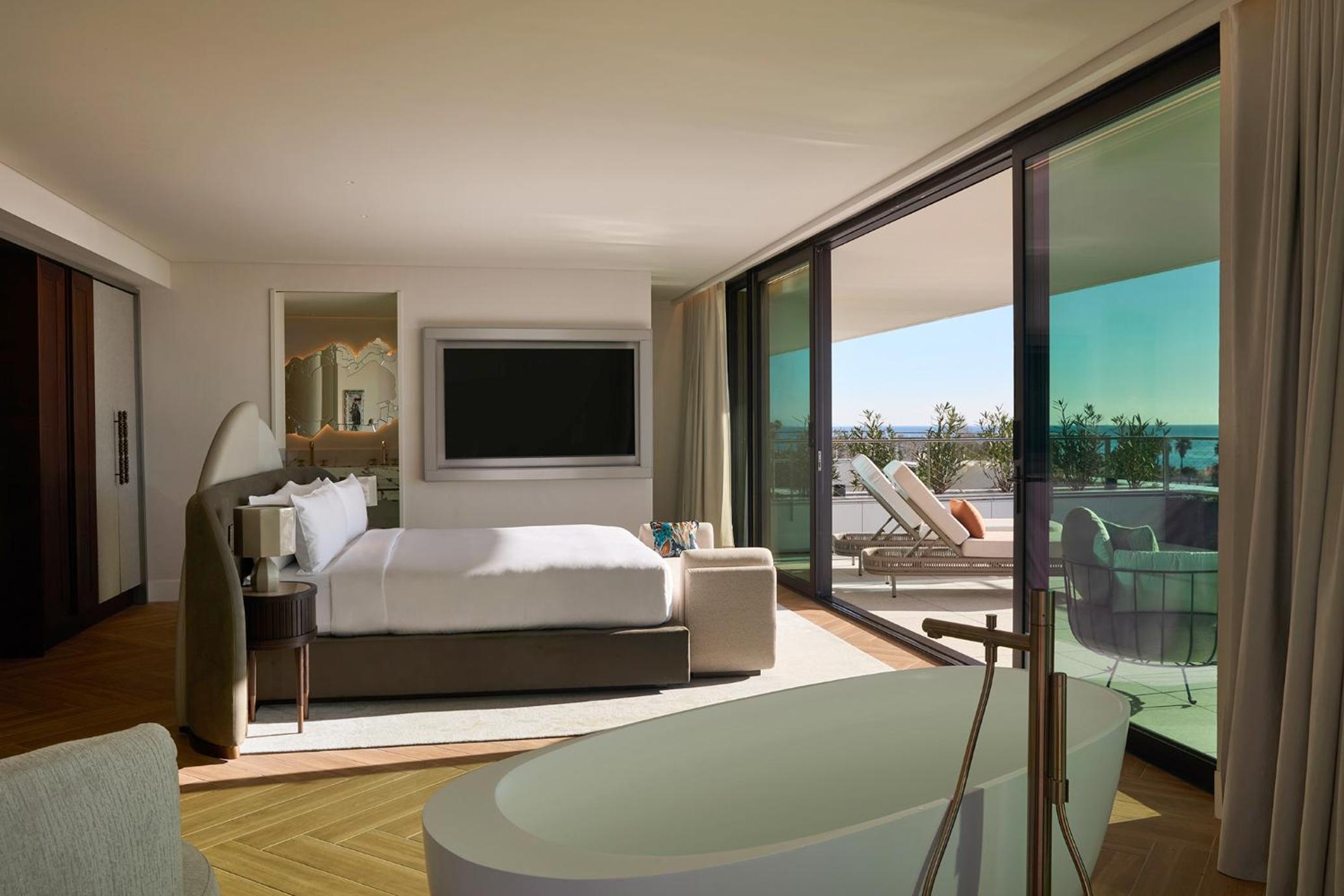 Luxuriate Suite with Marina View photo 2