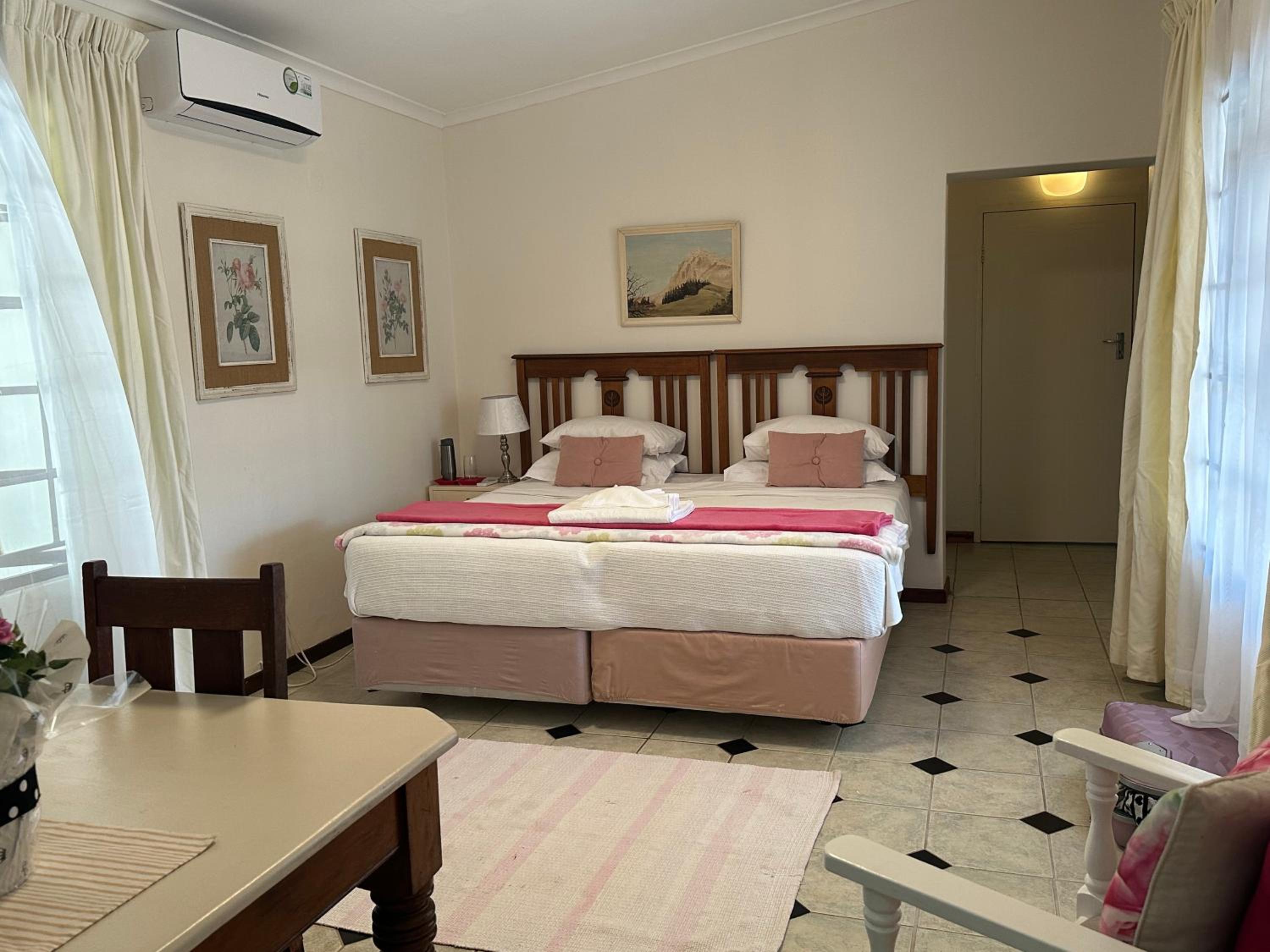 Standard Twin Room - Photo 5