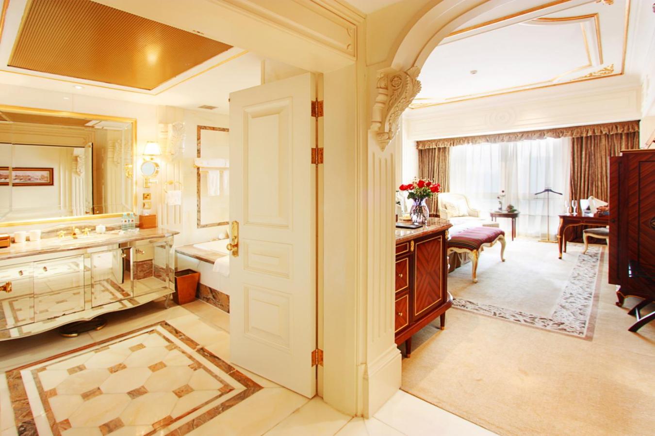 Grand Deluxe King Room