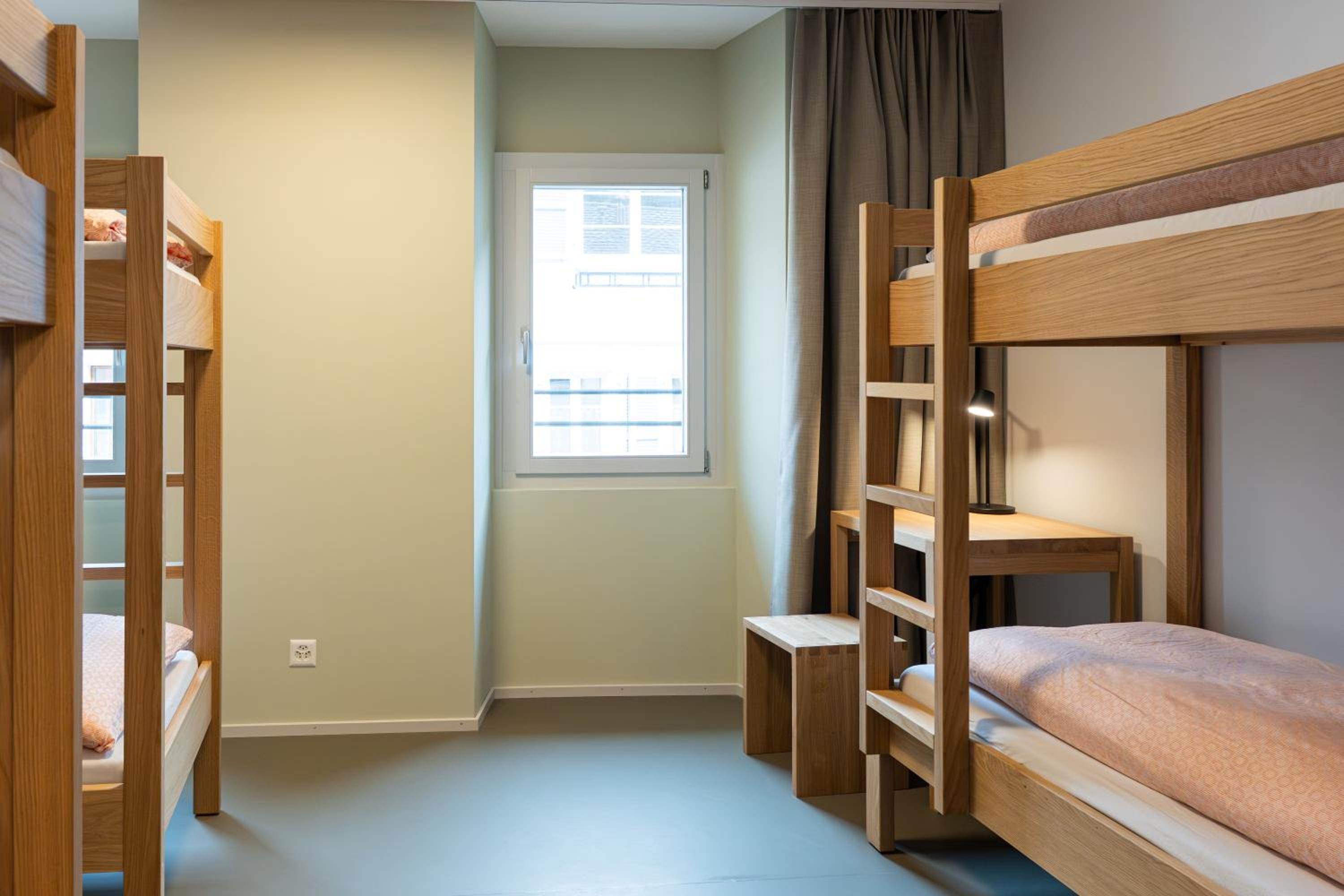 6-Bed Mixed Dormitory Room photo 3