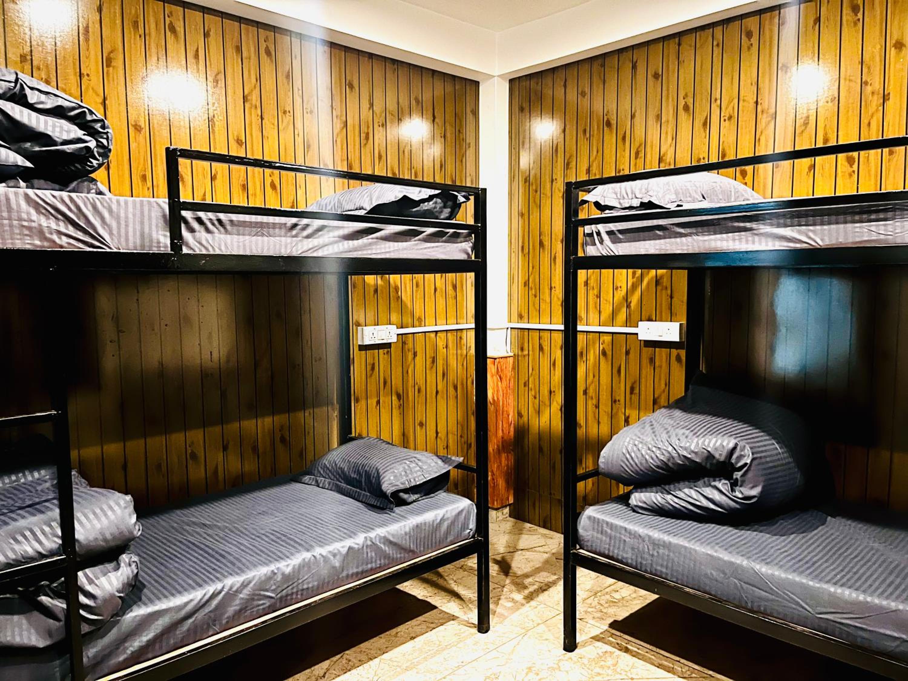Bed in 6-Bed Mixed Dormitory Room photo 1