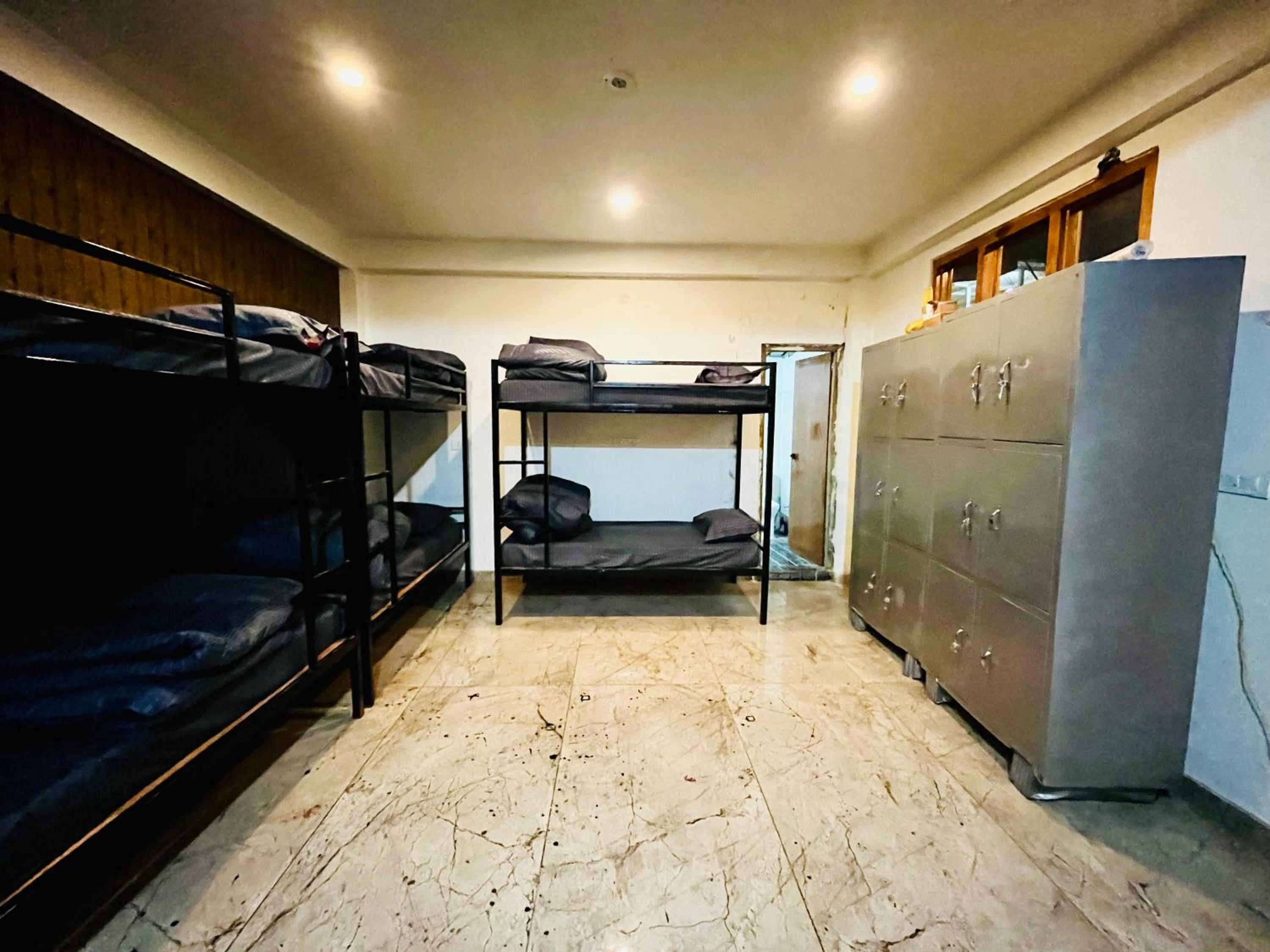 Bed in 10-Bed Mixed Dormitory Room photo 1