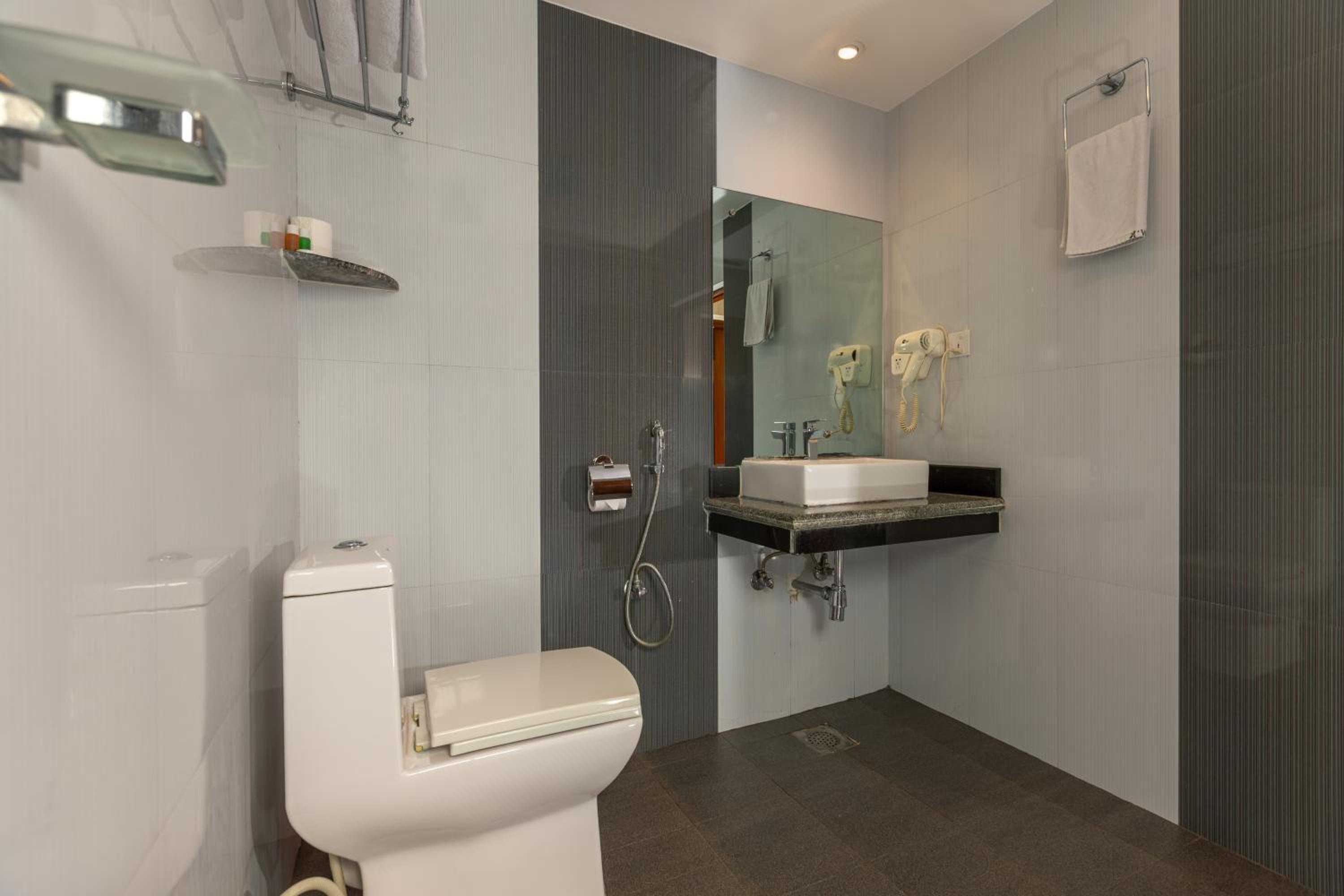 Deluxe Double or Twin Room with Mountain View - Photo 8