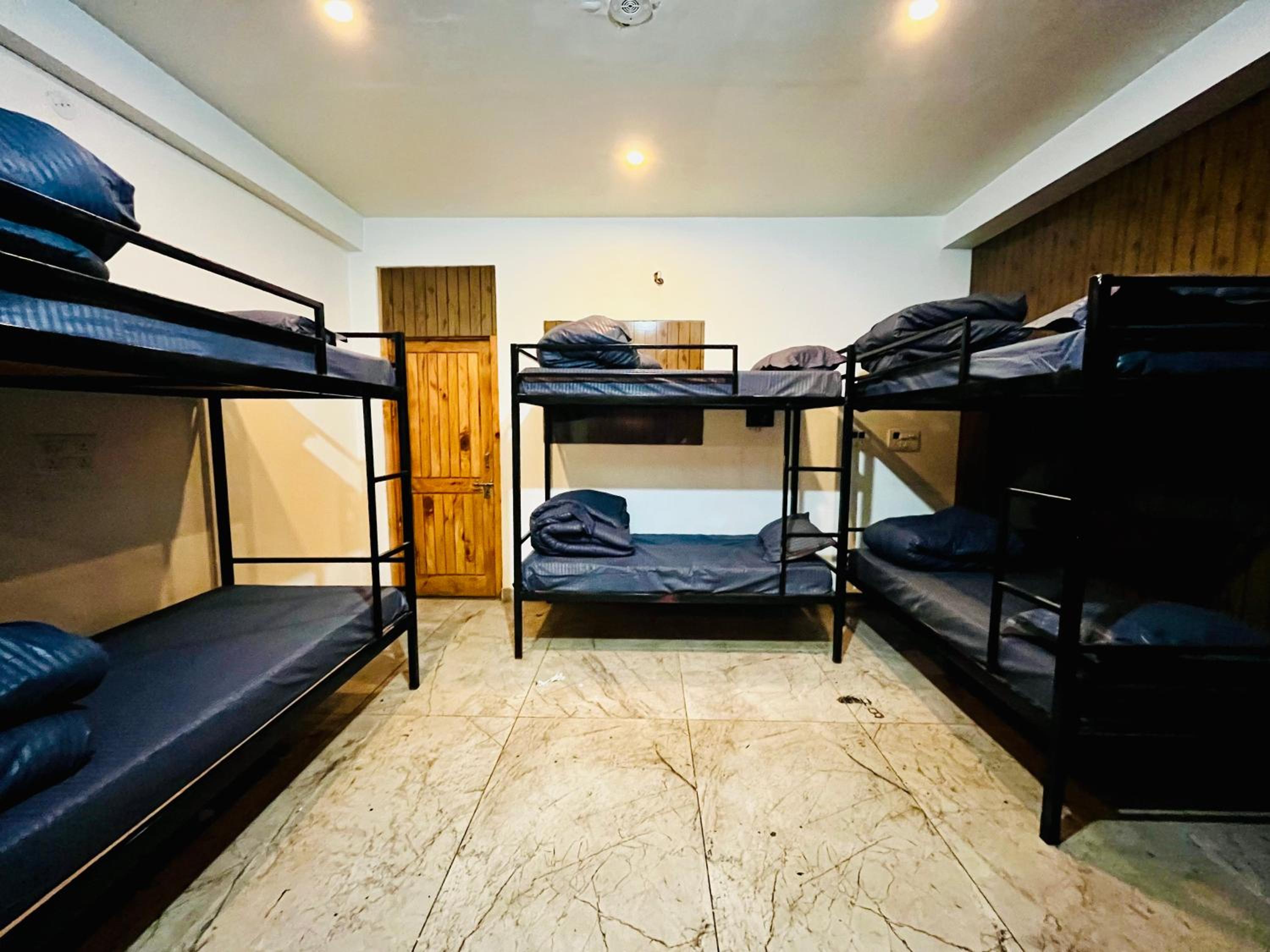 Bed in 10-Bed Mixed Dormitory Room photo 2