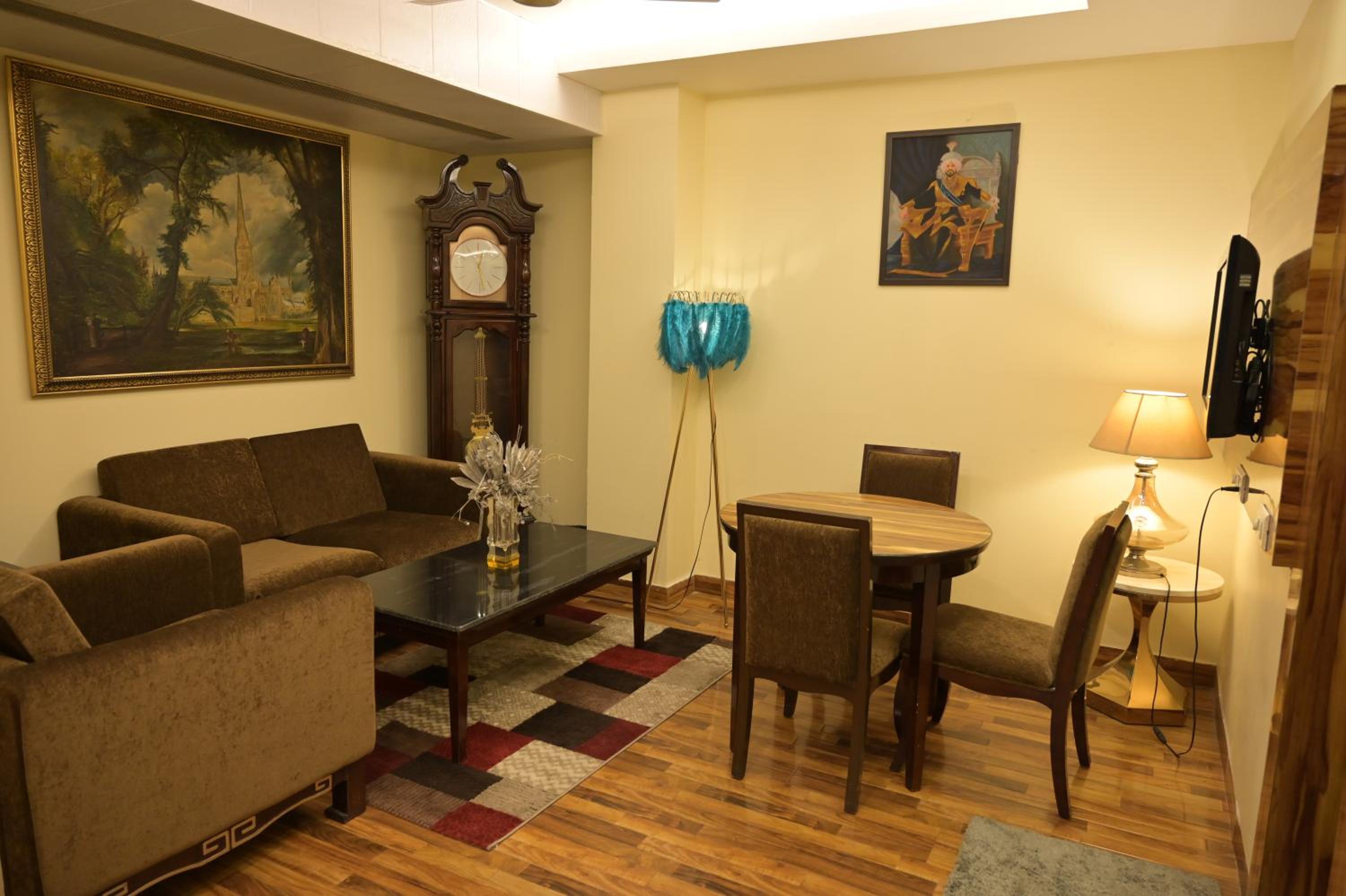 Royal Suite - Photo 2
