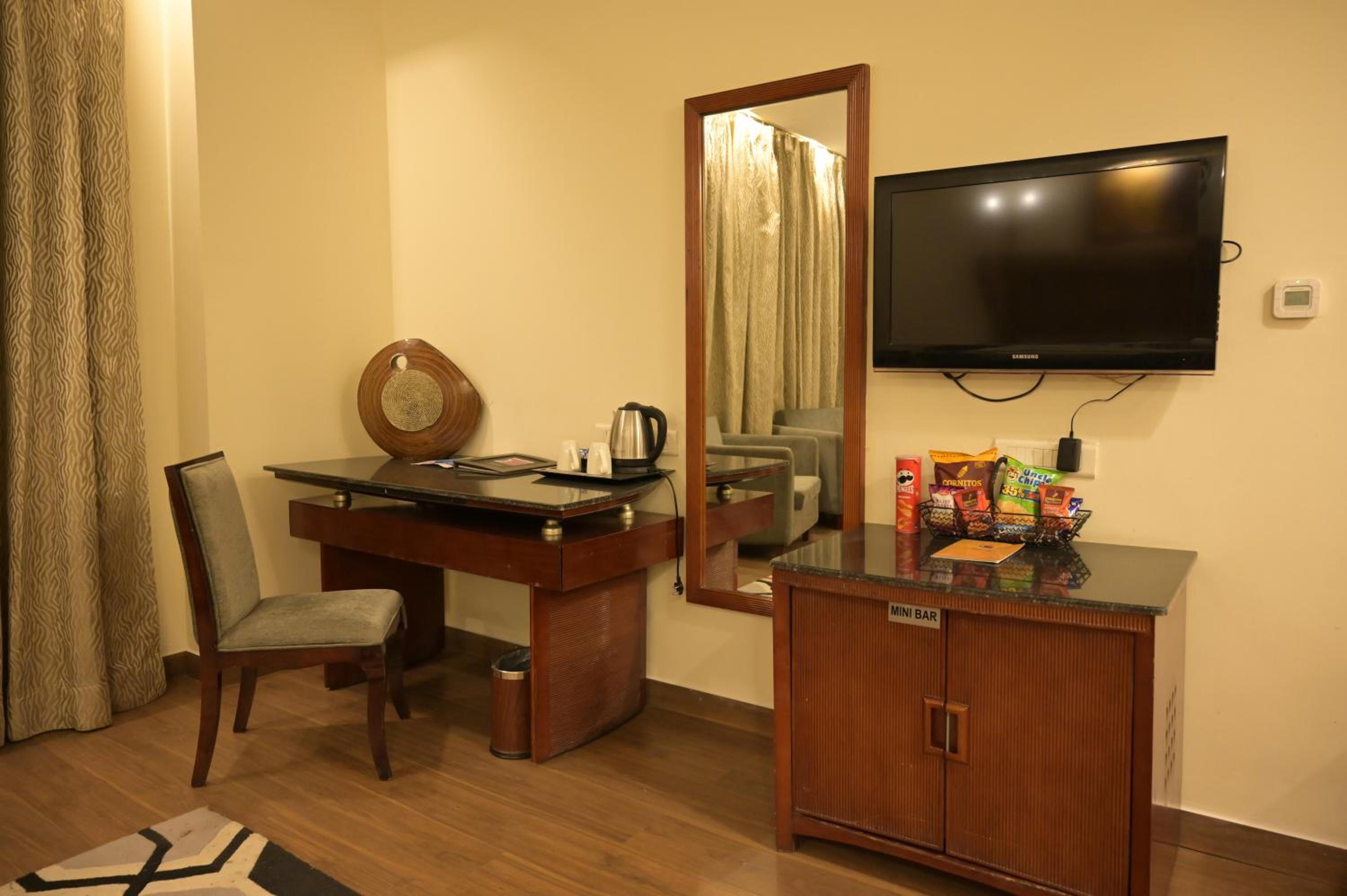 Suite - Photo 5