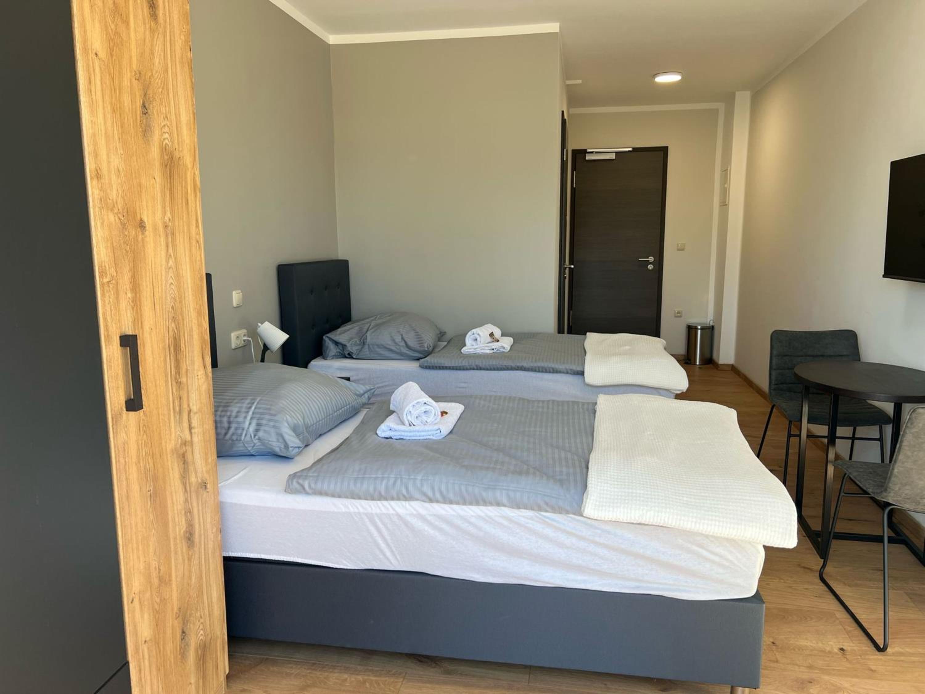 Twin Room with Private Bathroom photo 3