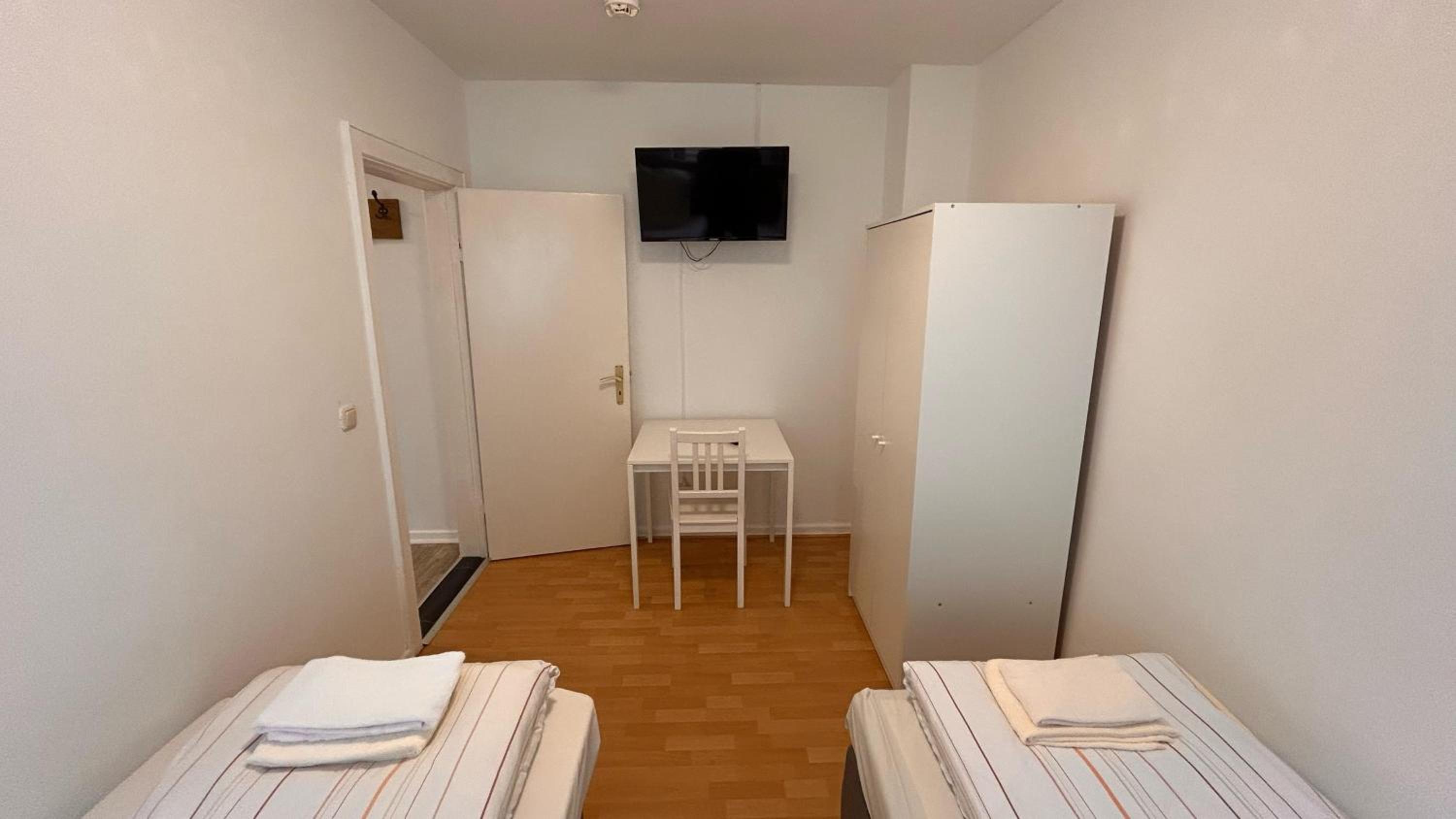 Single Room with Shared Bathroom photo 2